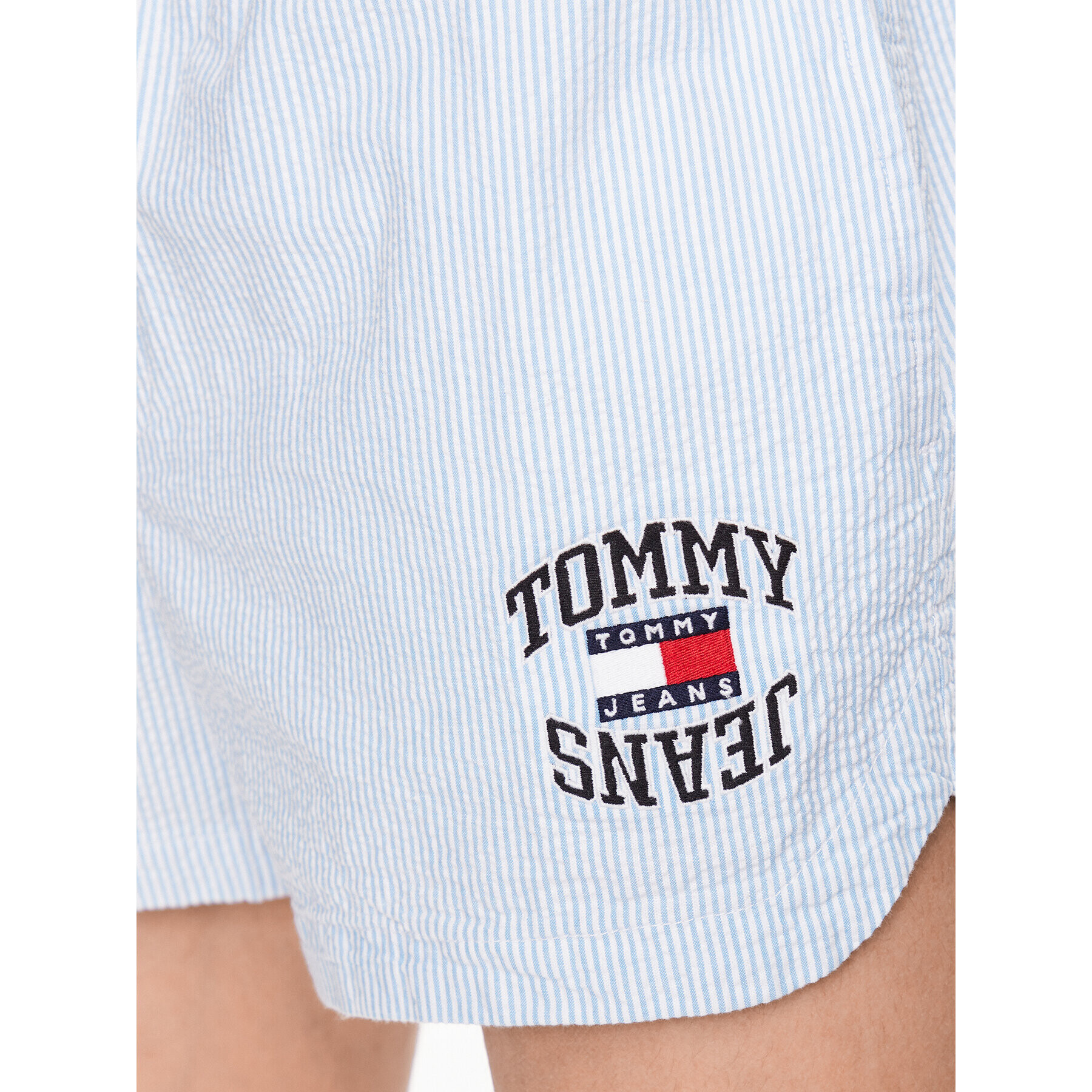 Tommy Jeans Kratke hlače iz tkanine Seersucker DM0DM16294 Modra Regular Fit - Pepit.si