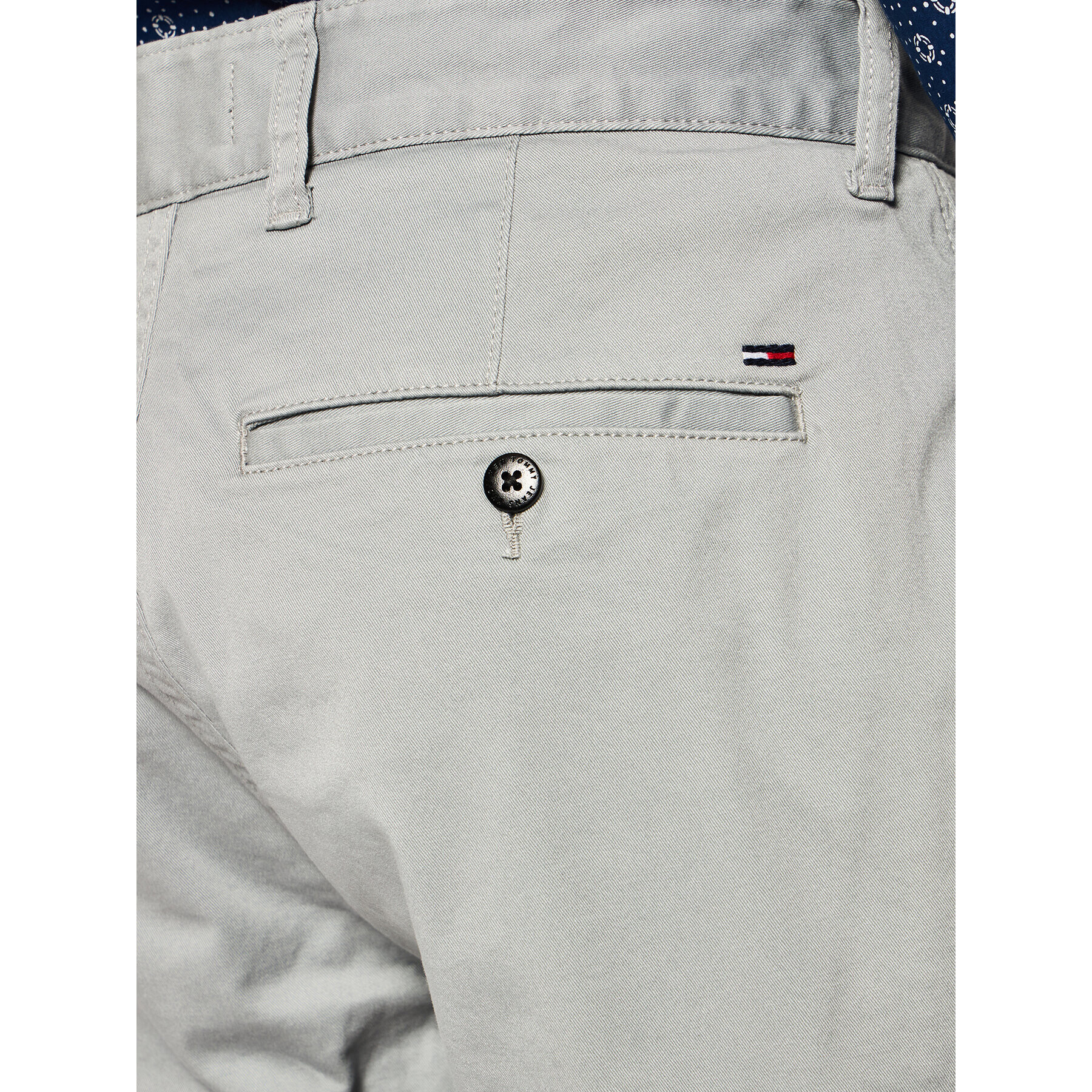 Tommy Jeans Kratke hlače iz tkanine Tjm Essential Chino DM0DM05444 Siva Regular Fit - Pepit.si