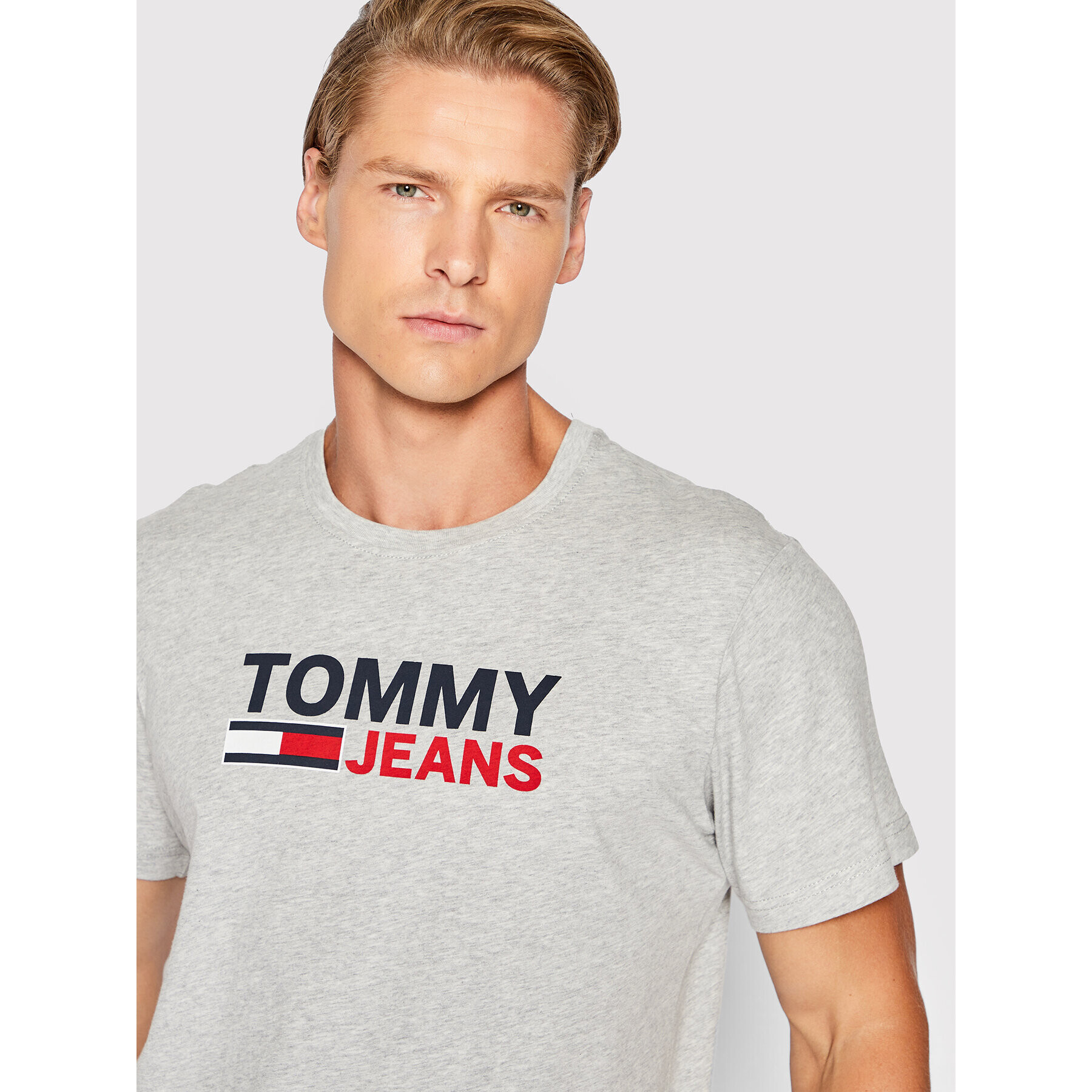 Tommy Jeans Majica Corp Logo DM0DM15379 Siva Regular Fit - Pepit.si