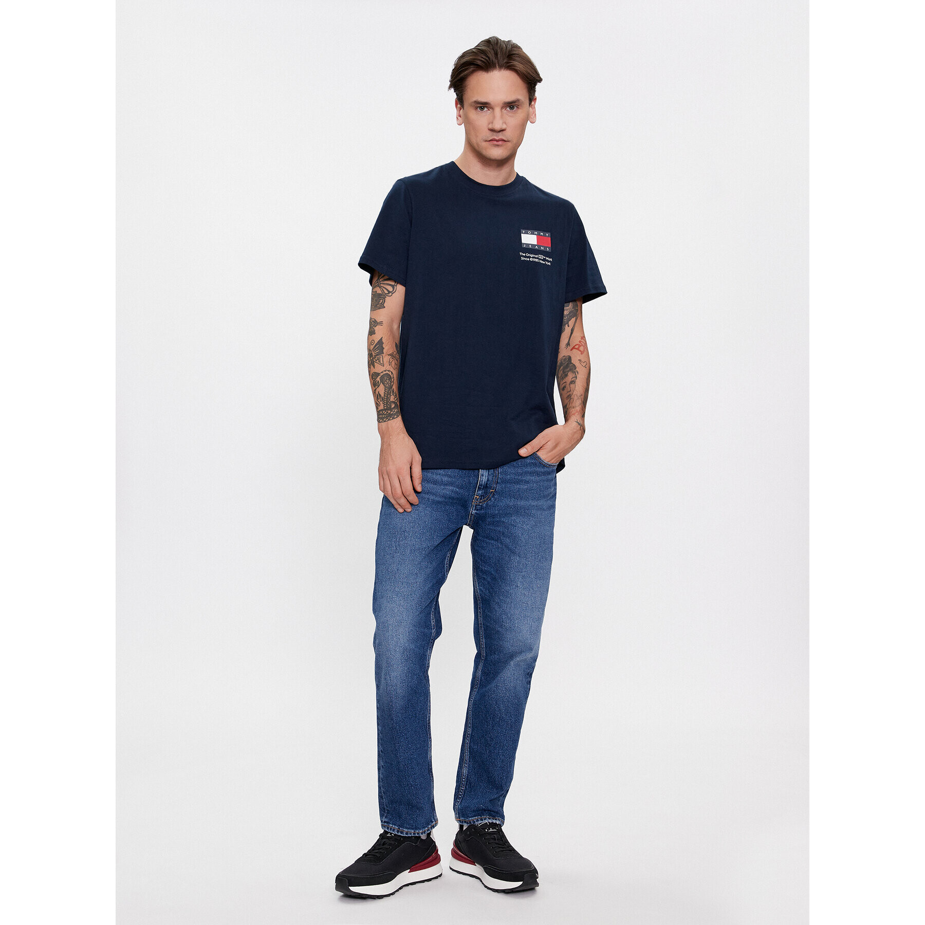 Tommy Jeans Majica Essential Flag DM0DM18263 Mornarsko modra Slim Fit - Pepit.si