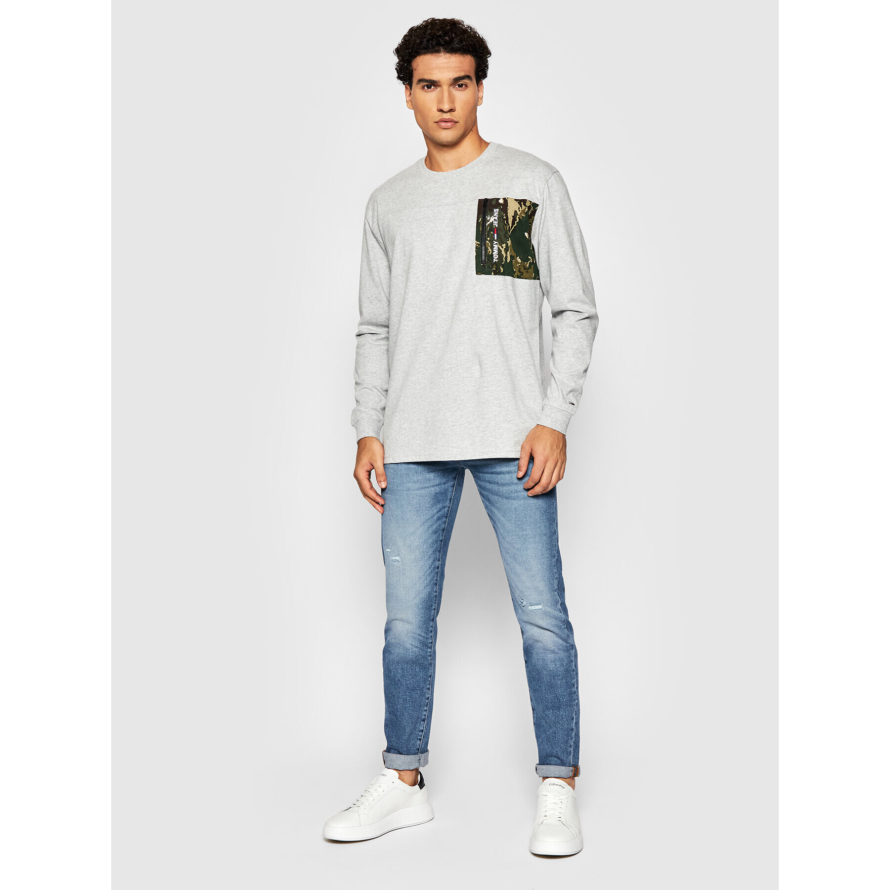 Tommy Jeans Majica z dolgimi rokavi Tech Pocket DM0DM10931 Siva Loose Fit - Pepit.si