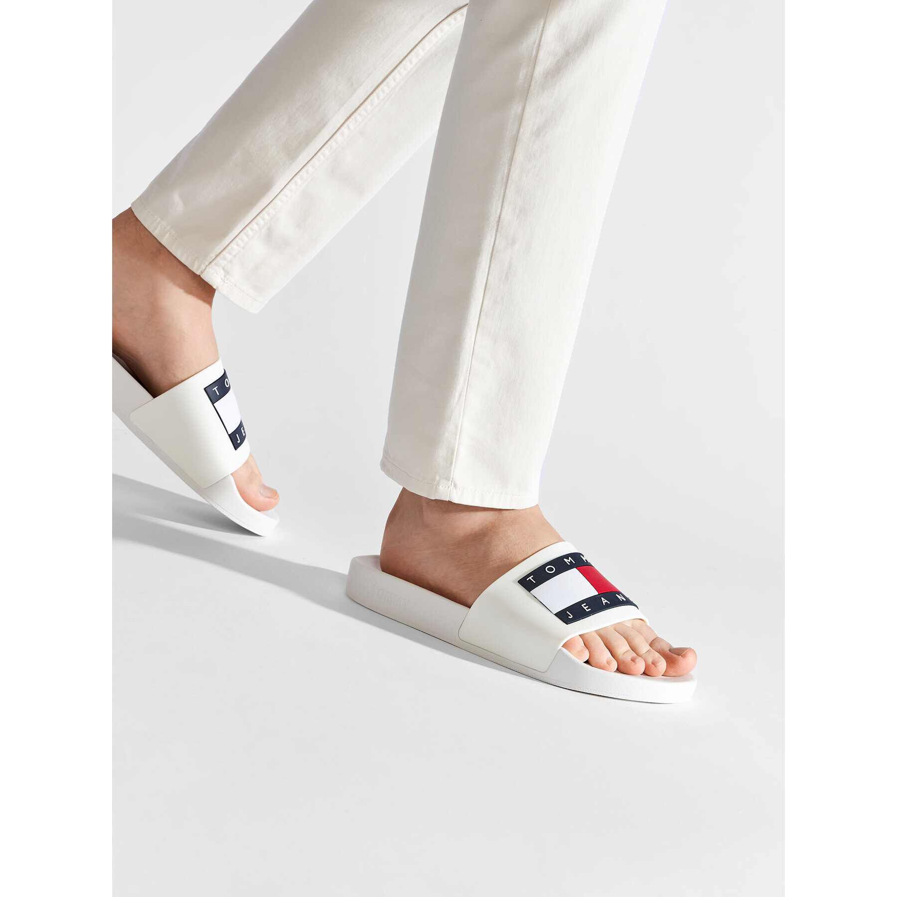 Tommy Jeans Natikači Flag Pool Slide EM0EM01021 Bela - Pepit.si