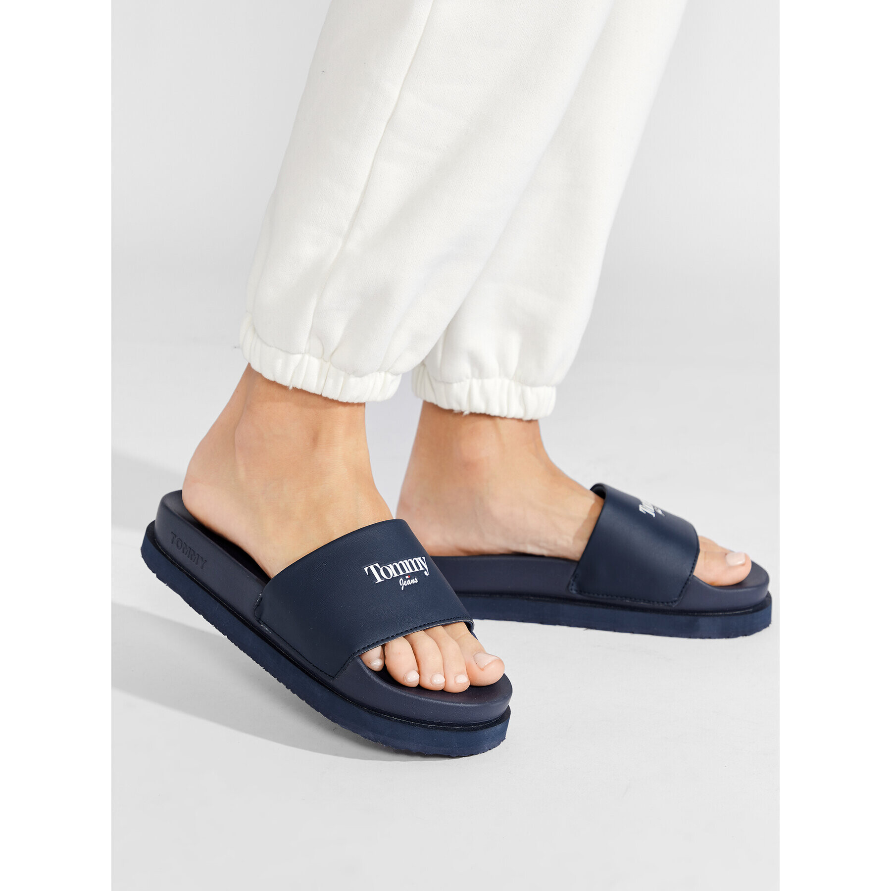 Tommy Jeans Natikači Flatform Pool Slide EN0EN01901 Mornarsko modra - Pepit.si