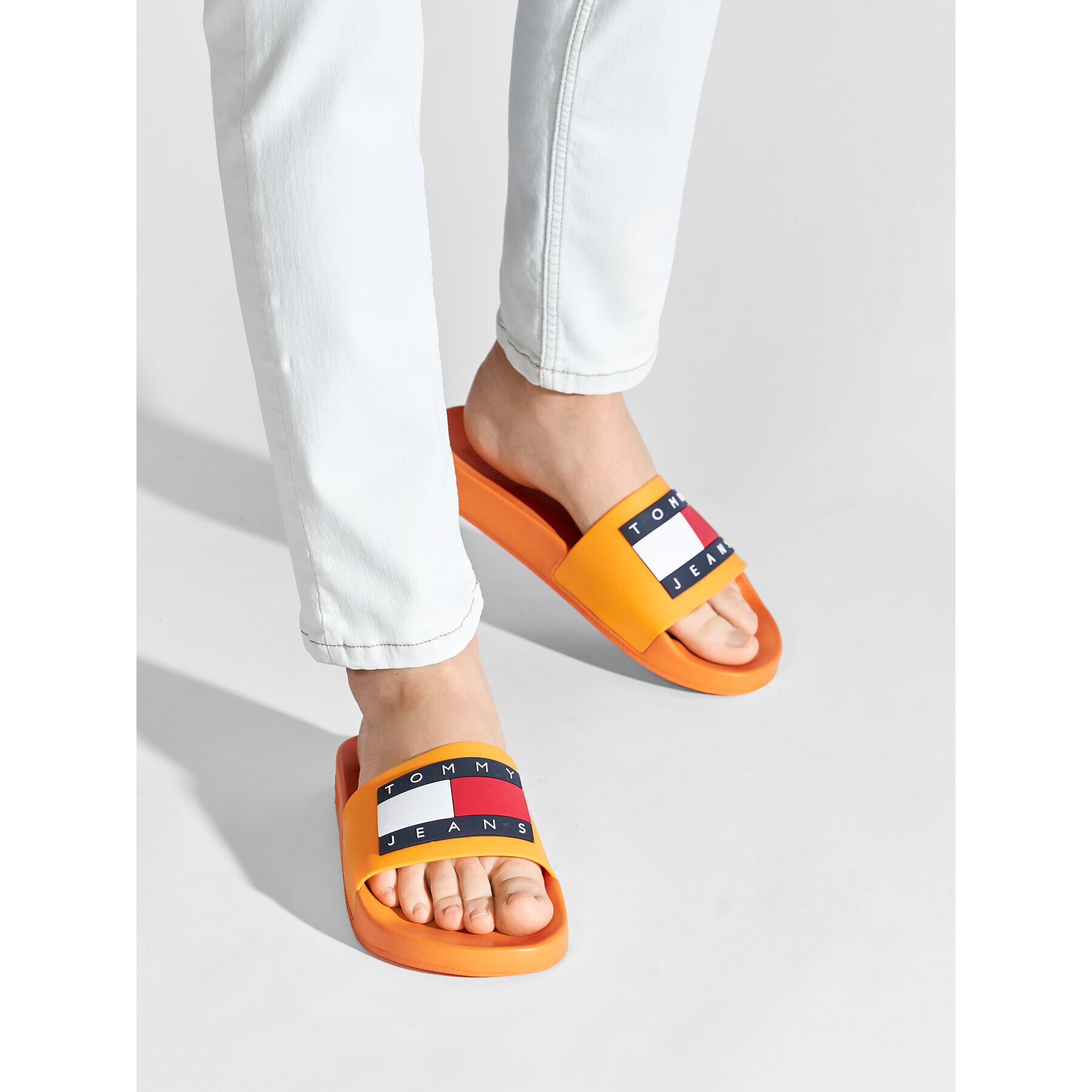 Tommy Jeans Natikači Mens Flag Pool Slide EM0EM01021 Oranžna - Pepit.si