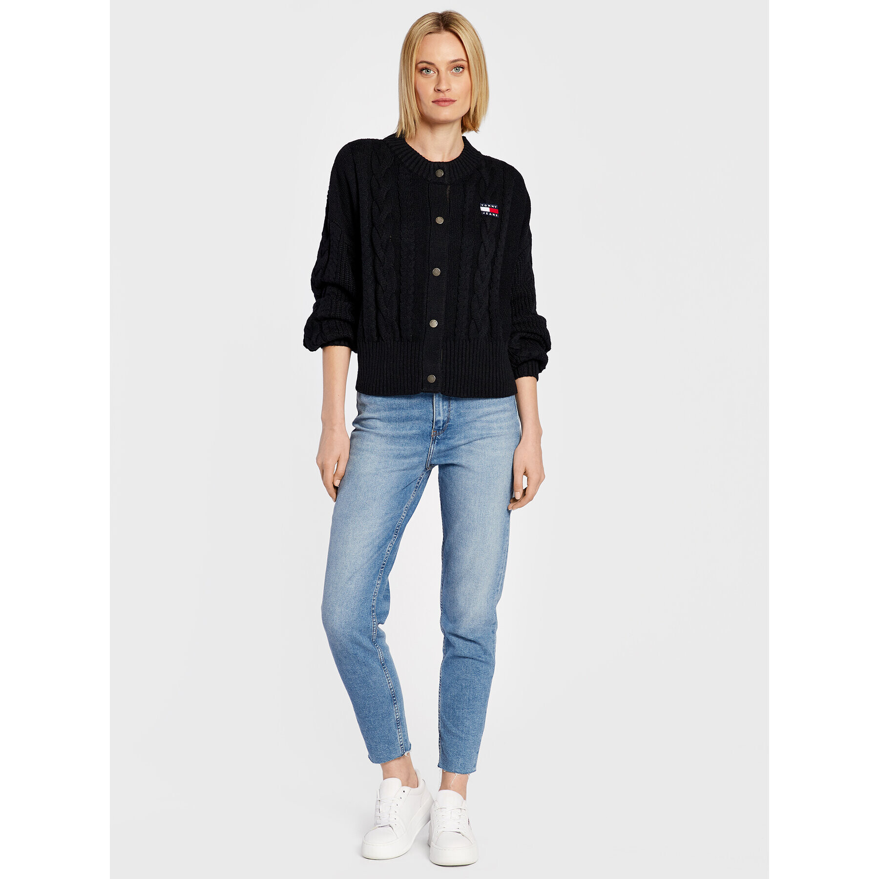 Tommy Jeans Pletena jopica Badge Cable DW0DW14263 Črna Oversize - Pepit.si