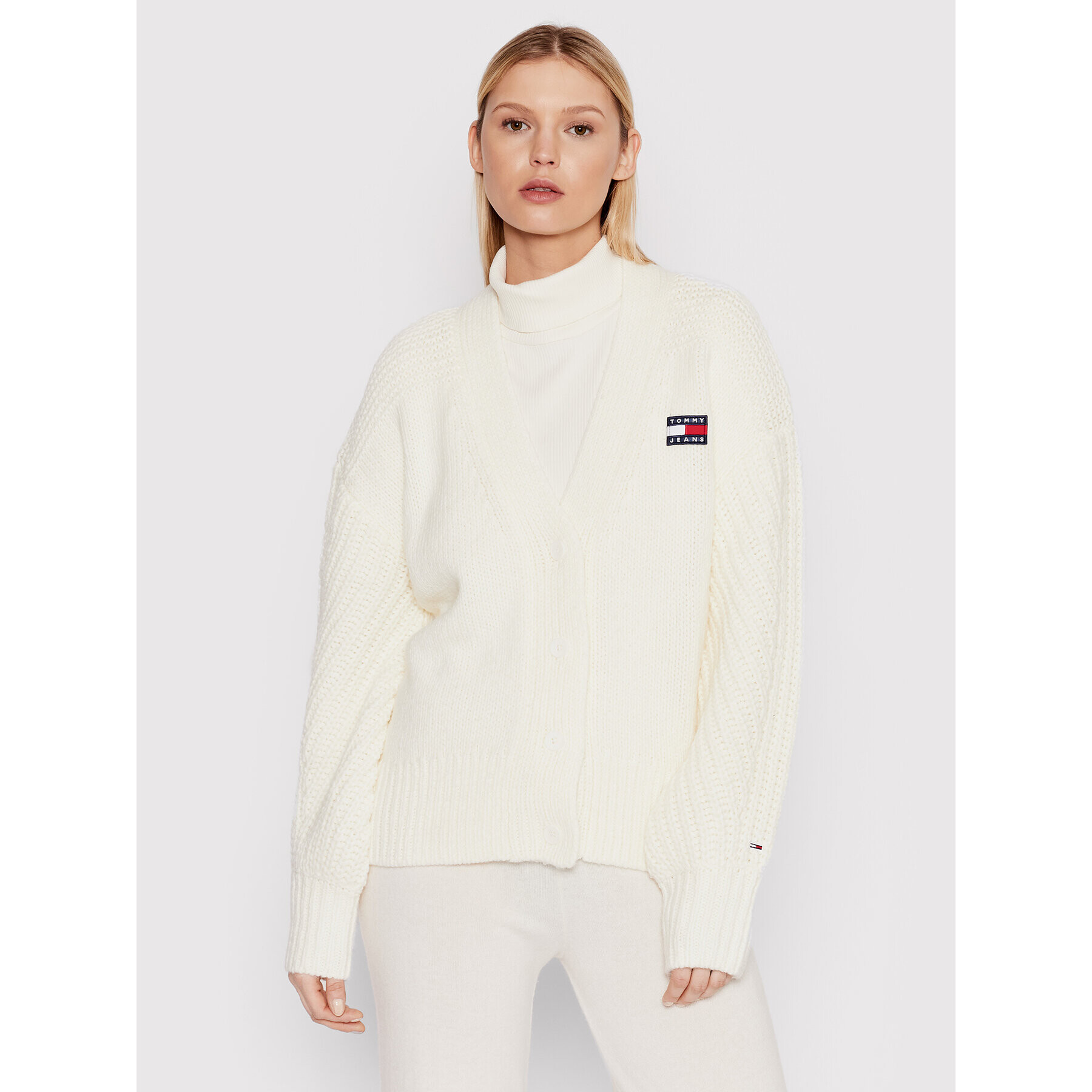 Tommy Jeans Pletena jopica Badge DW0DW12092 Bež Oversize - Pepit.si