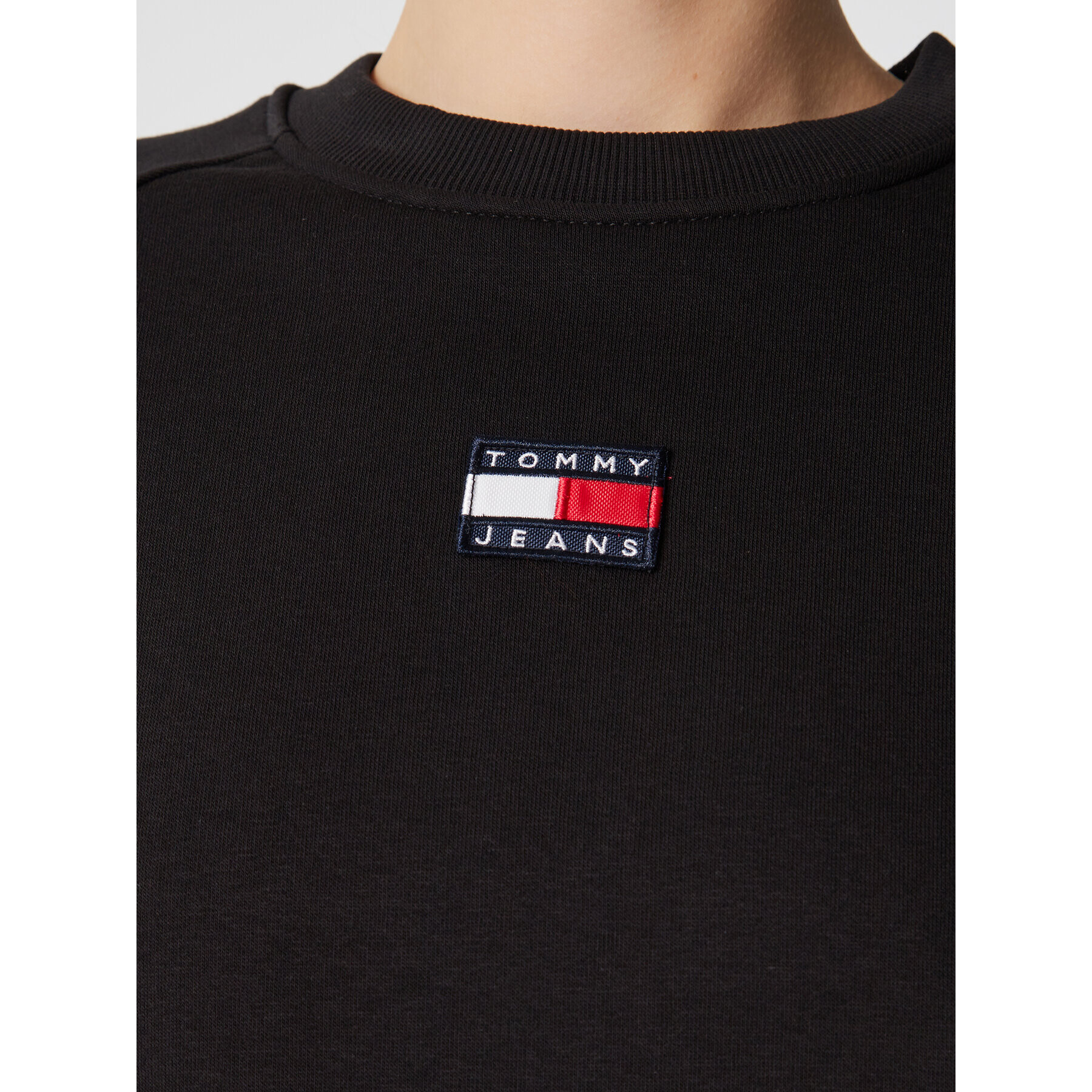 Tommy Jeans Vsakodnevna obleka Badge DW0DW15046 Črna Regular Fit - Pepit.si