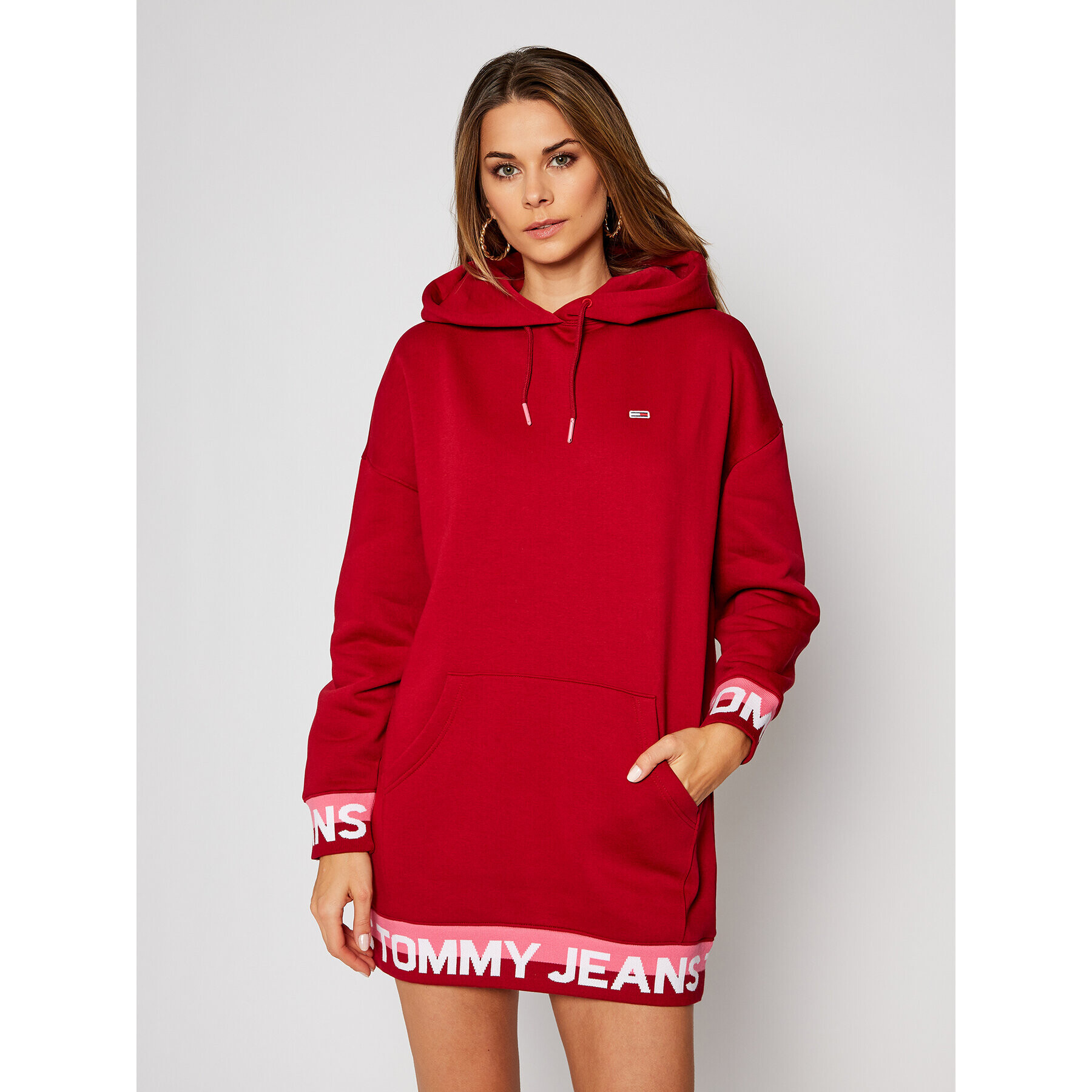 Tommy Jeans Pletena obleka Branded Hem DW0DW08886 Rdeča Regular Fit - Pepit.si