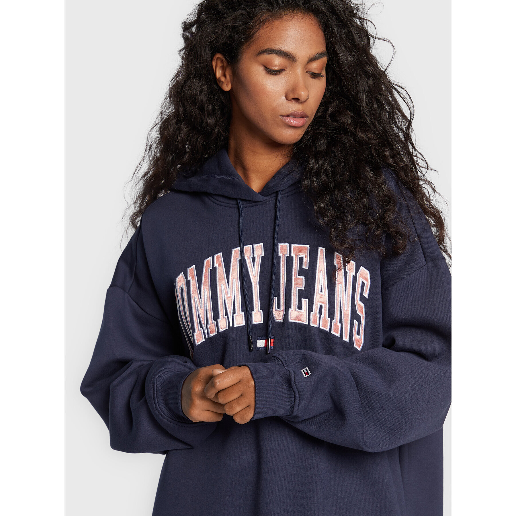 Tommy Jeans Pletena obleka Logo DW0DW14548 Mornarsko modra Regular Fit - Pepit.si