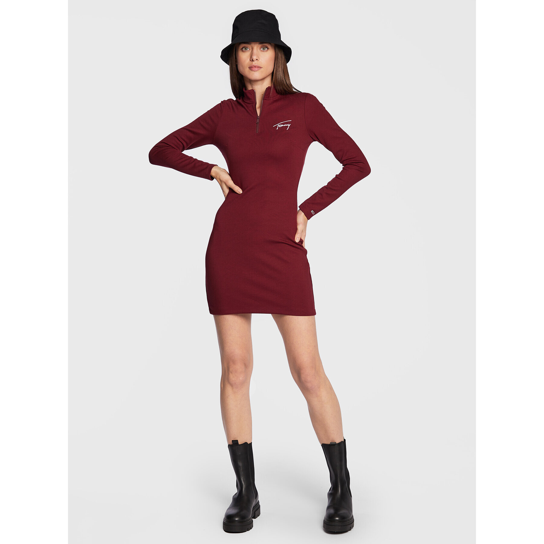 Tommy Jeans Pletena obleka Signature Bodycon DW0DW14386 Bordo rdeča Slim Fit - Pepit.si