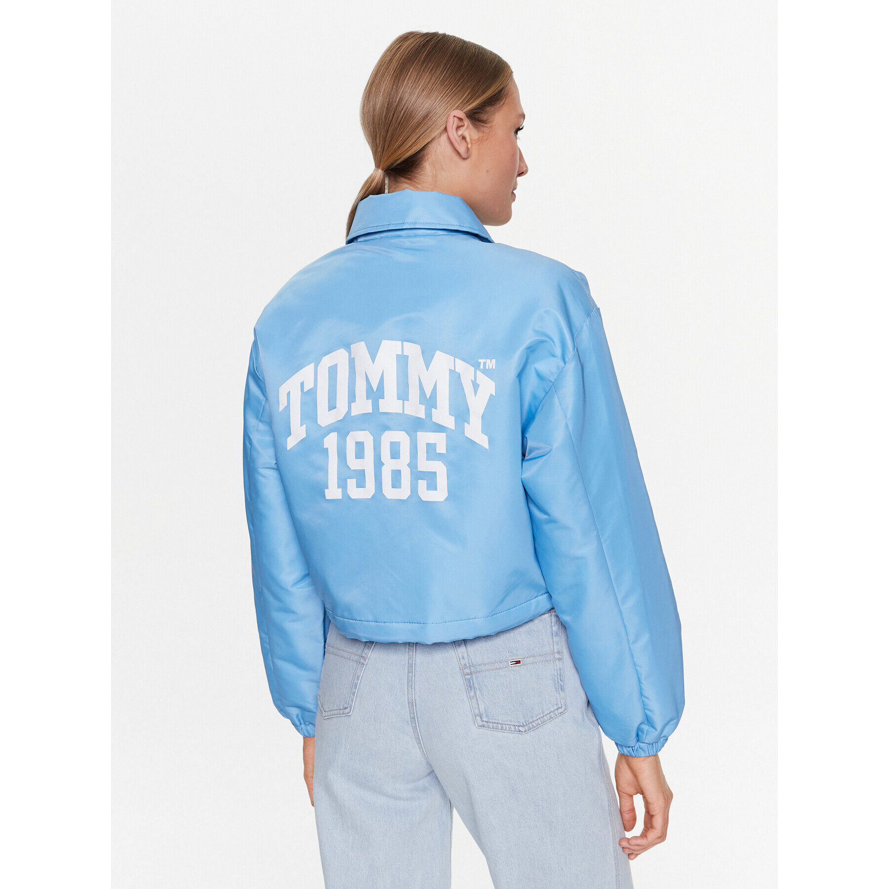 Tommy Jeans Puhovka Cropped Coach DW0DW15334 Modra Cropped Fit - Pepit.si