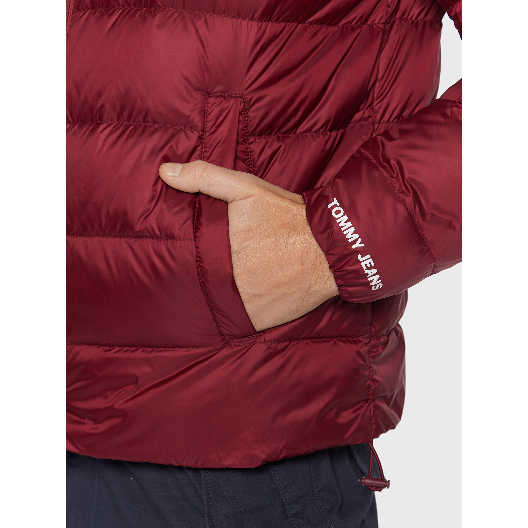 Tommy Jeans Puhovka Essential DM0DM14086 Bordo rdeča Regular Fit - Pepit.si