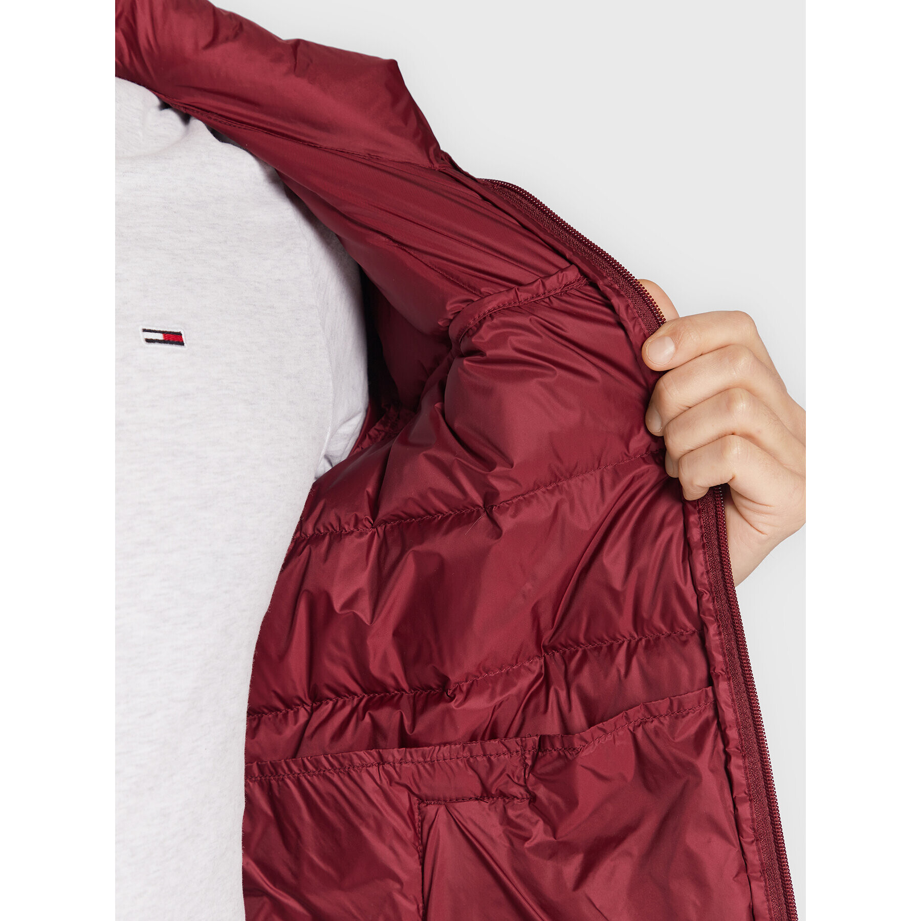 Tommy Jeans Puhovka Essential DM0DM14086 Bordo rdeča Regular Fit - Pepit.si