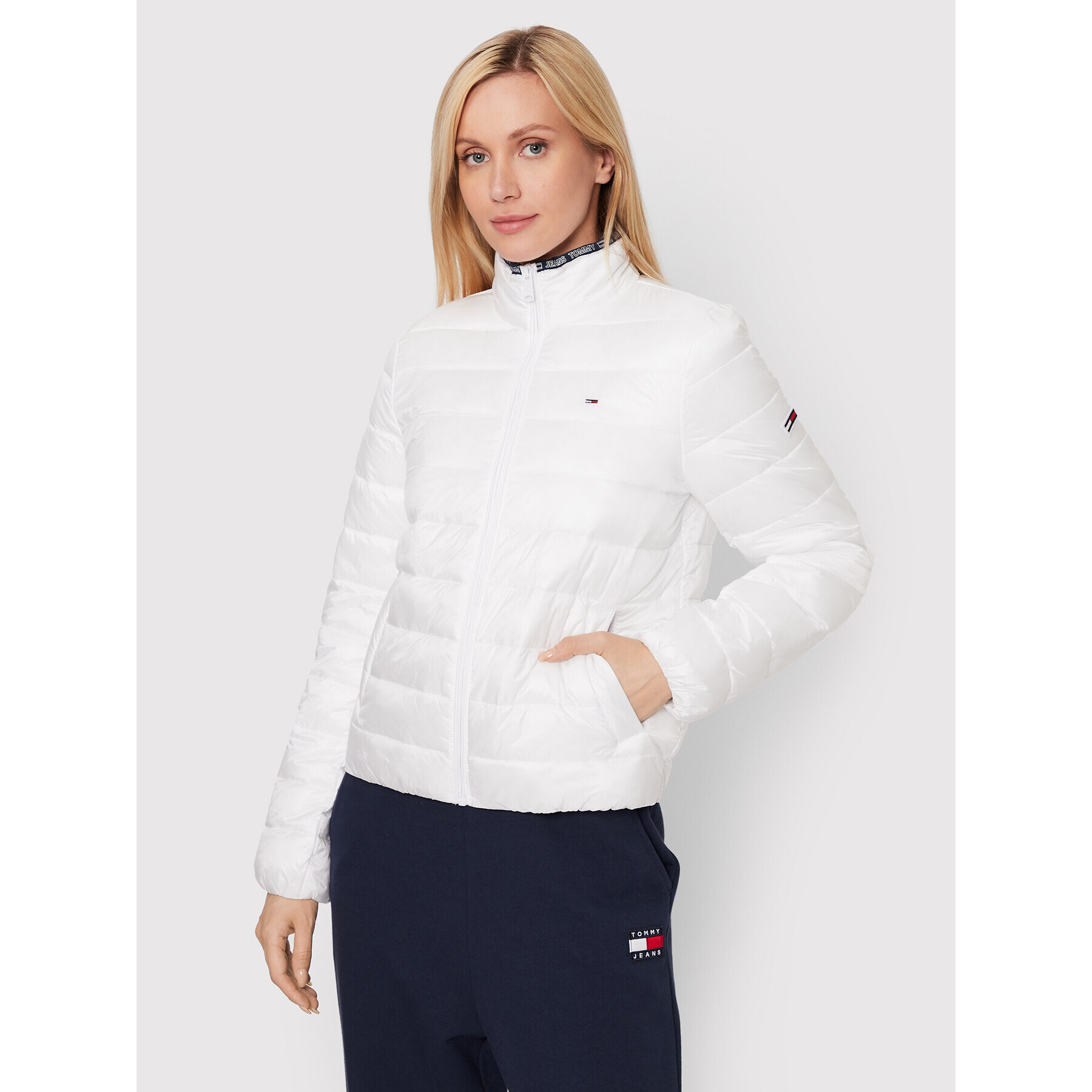 Tommy Jeans Puhovka Quilted DW0DW12930 Bela Regular Fit - Pepit.si