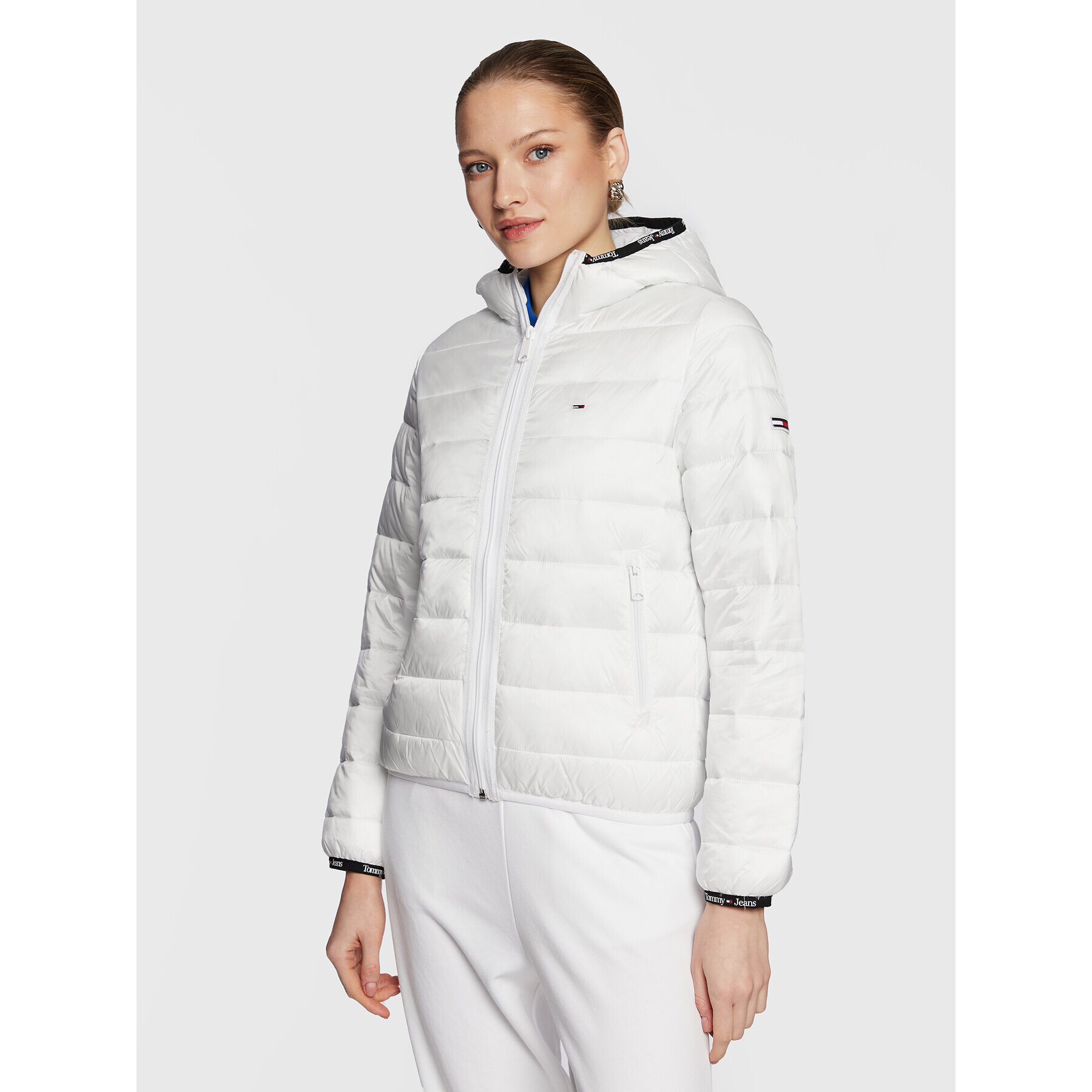 Tommy Jeans Puhovka Quilted Tape DW0DW15168 Bela Regular Fit - Pepit.si