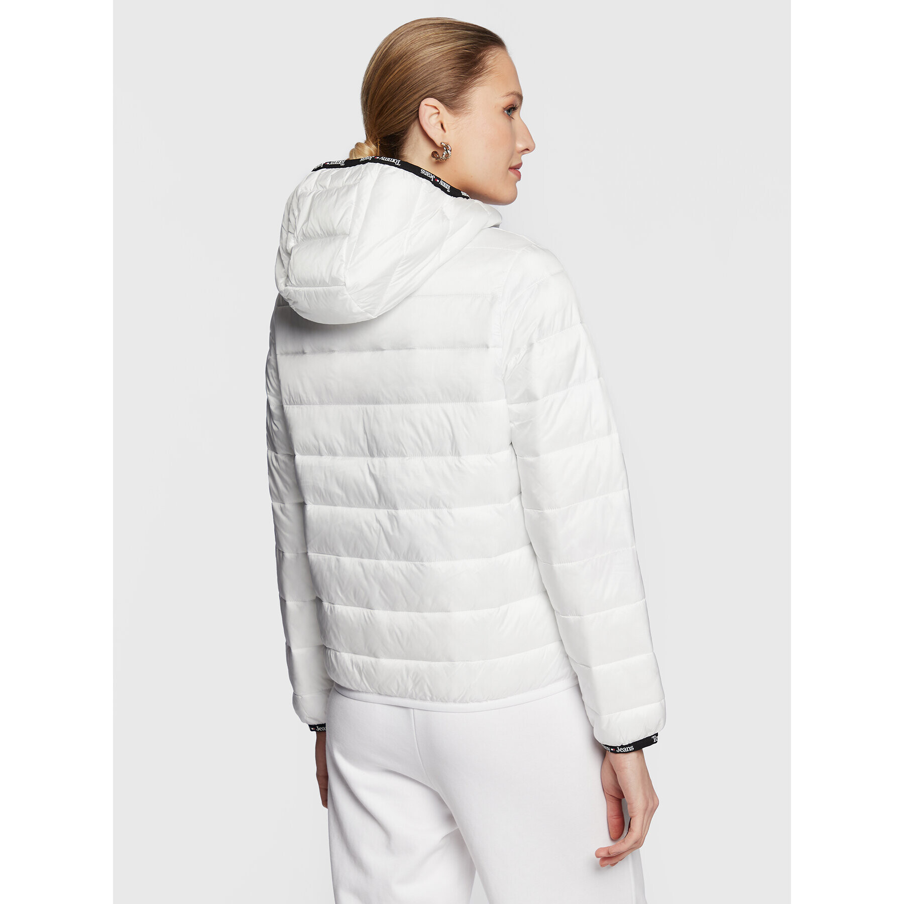 Tommy Jeans Puhovka Quilted Tape DW0DW15168 Bela Regular Fit - Pepit.si