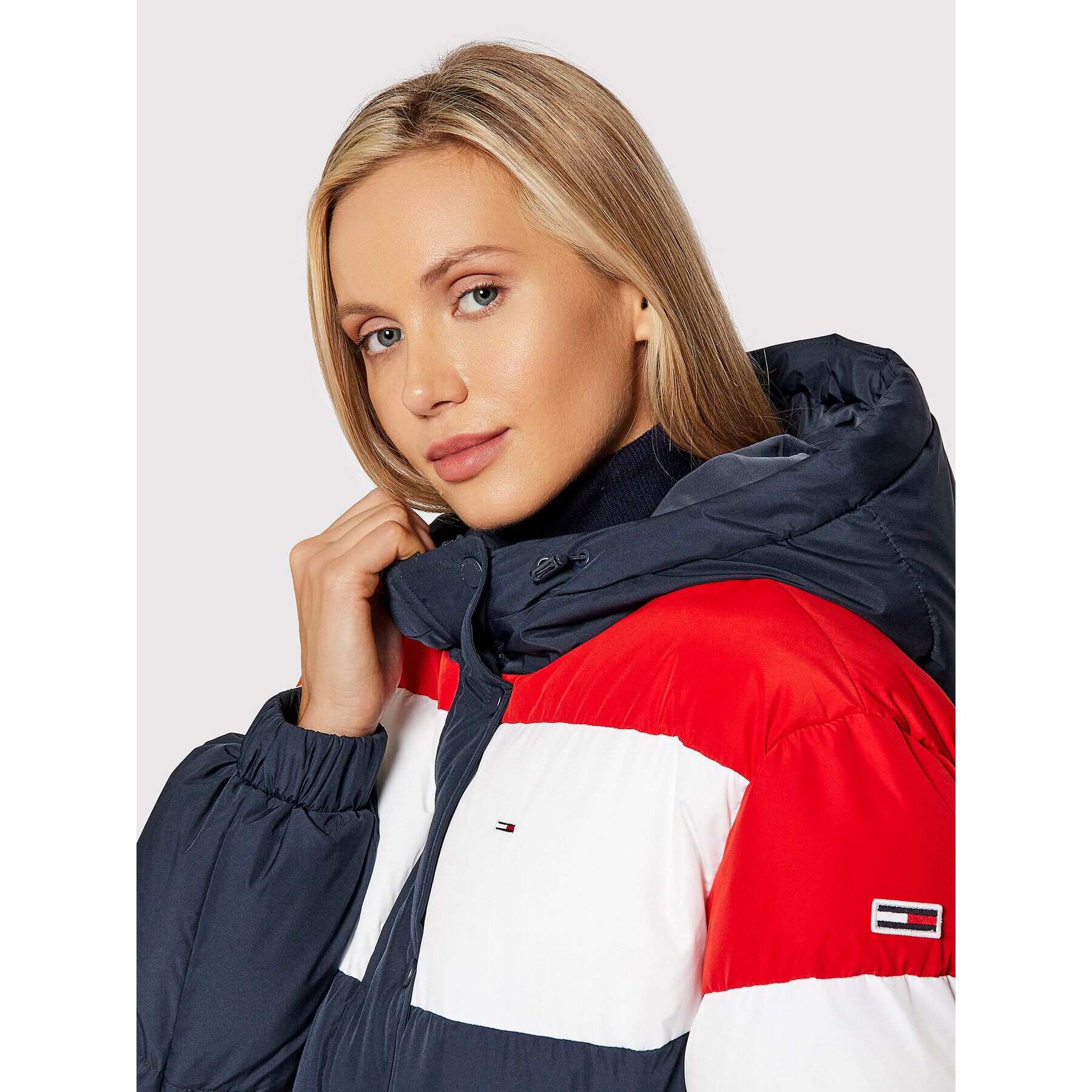 Tommy Jeans Puhovka Tjw Belsted Colorblock DW0DW11097 Mornarsko modra Regular Fit - Pepit.si