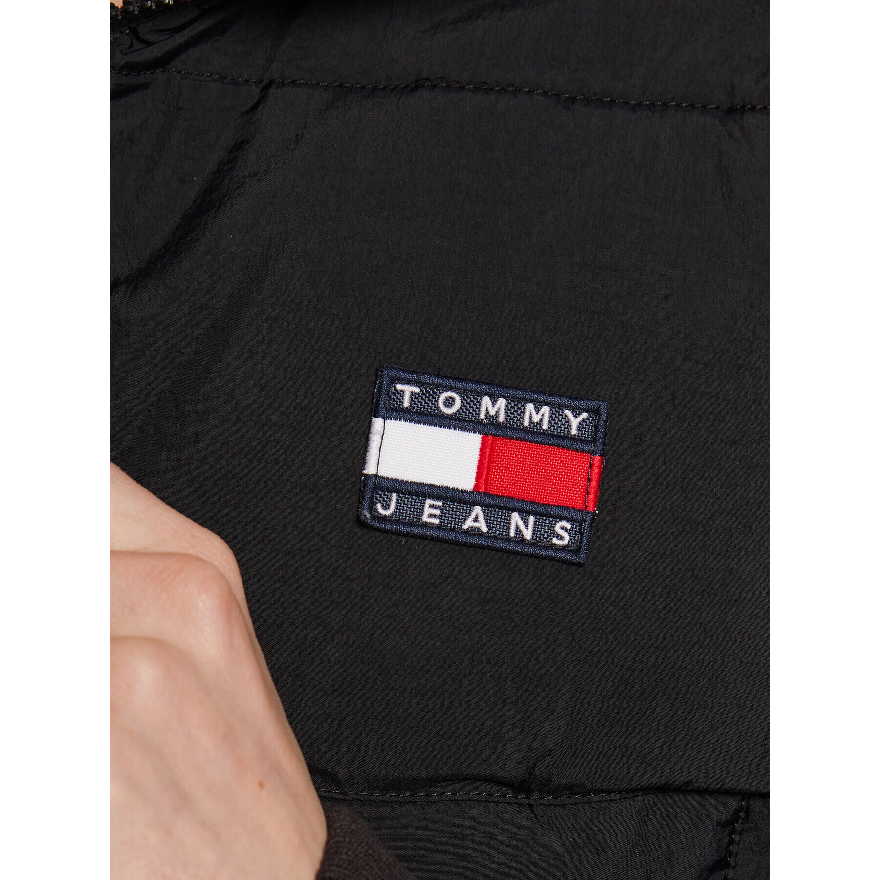 Tommy Jeans Puhovka Ultra DW0DW14938 Črna Regular Fit - Pepit.si