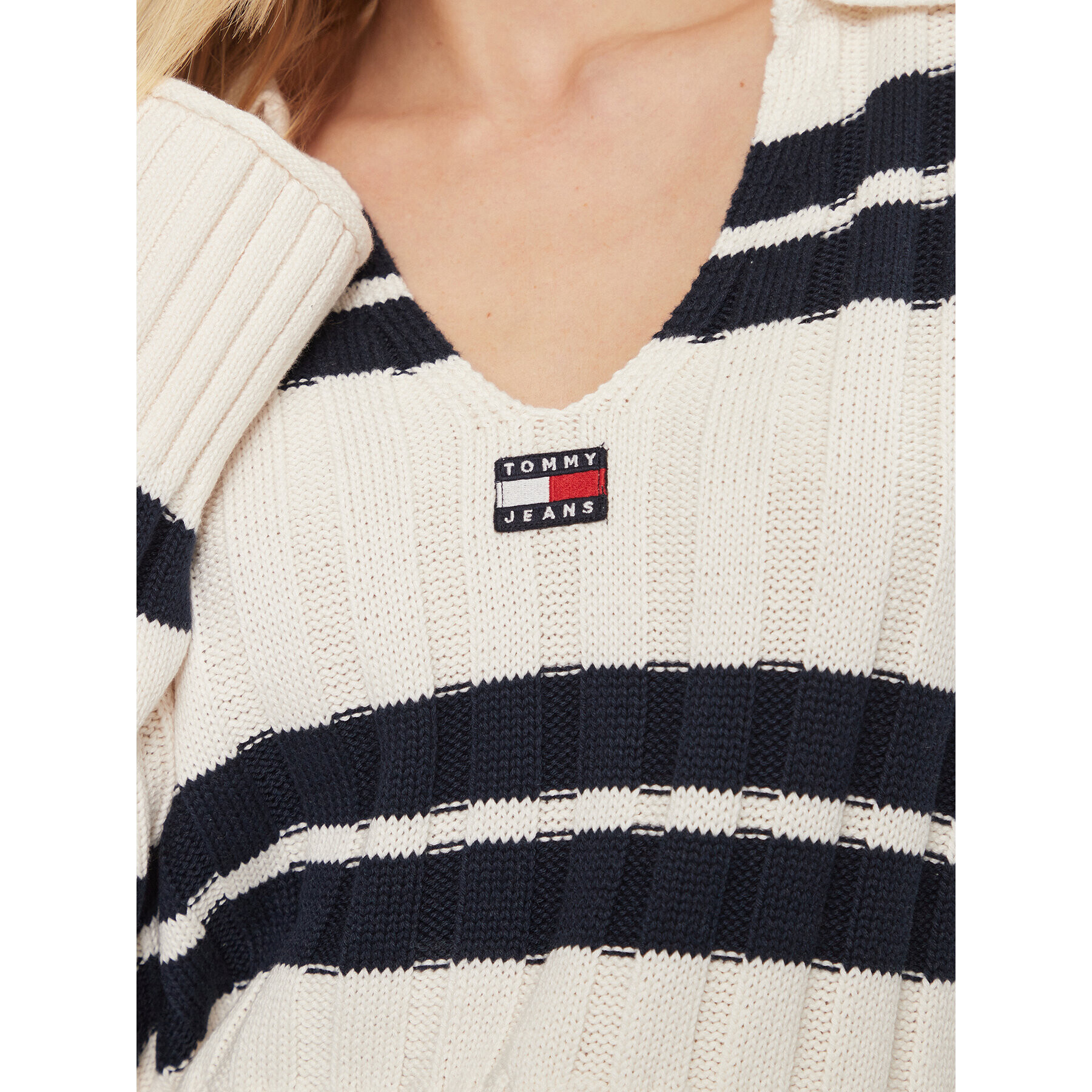 Tommy Jeans Pulover DW0DW17321 Écru Boxy Fit - Pepit.si