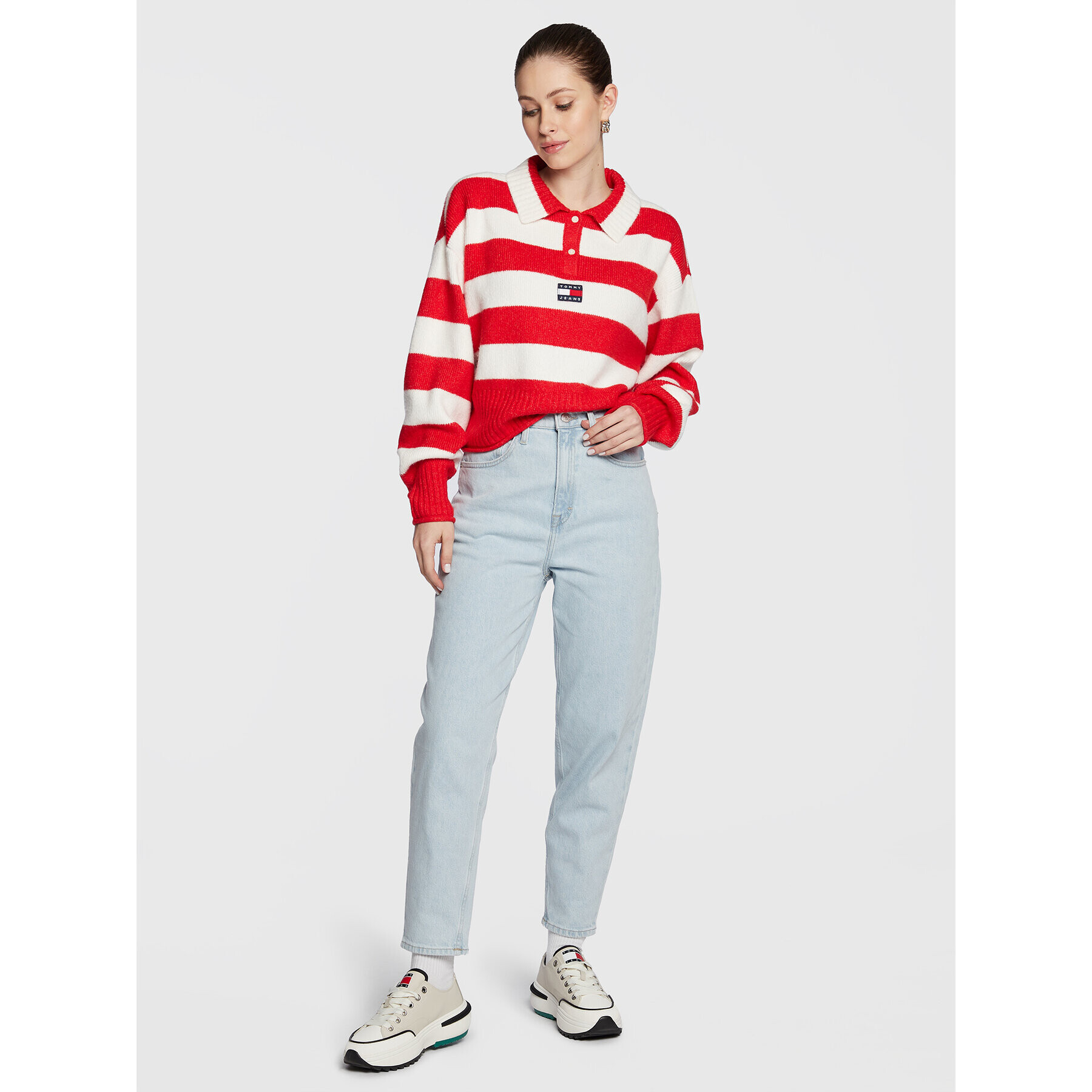 Tommy Jeans Pulover Stripe Badge DW0DW14956 Rdeča Regular Fit - Pepit.si