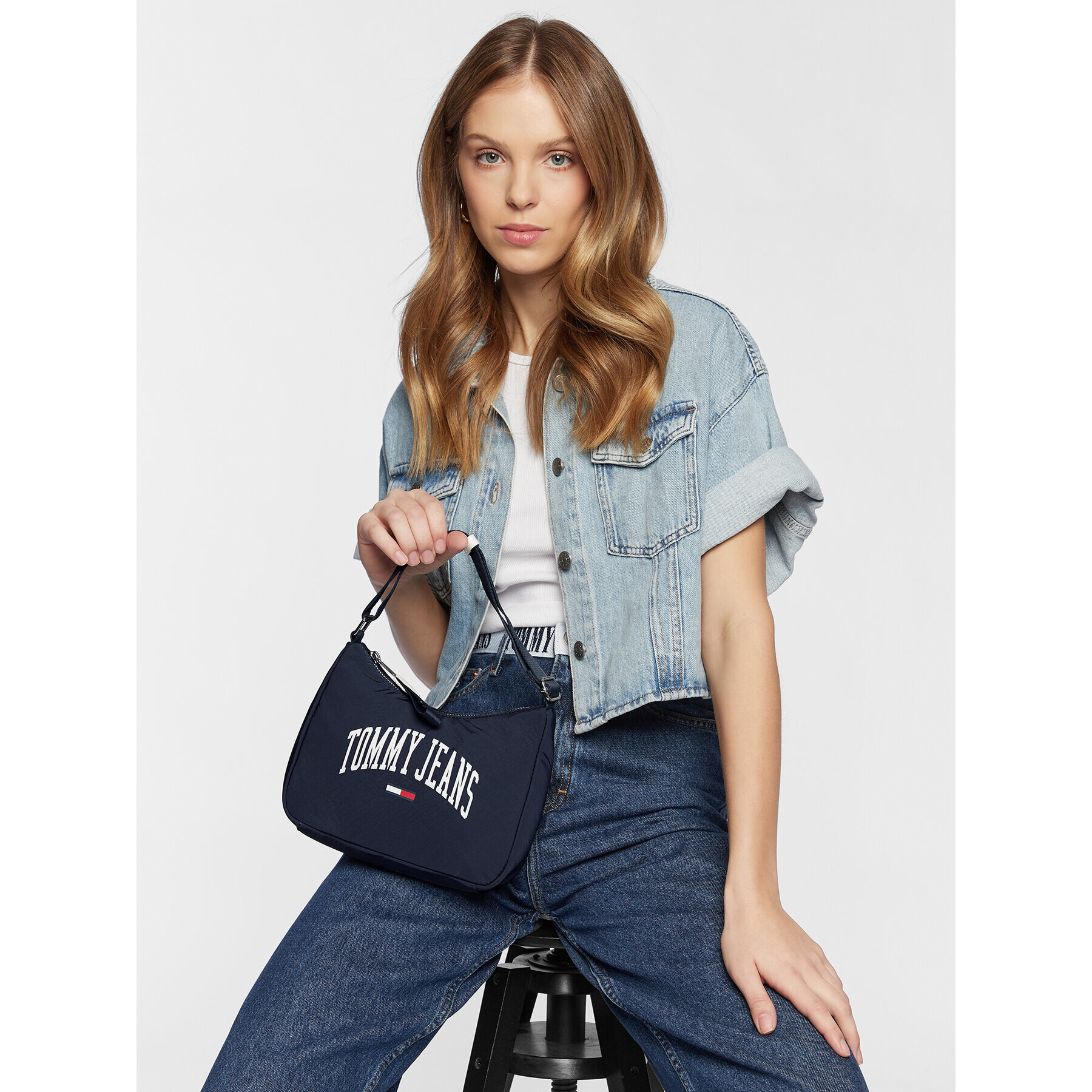 Tommy Jeans Ročna torba Abo Tjw Festival Baguette Bag AW0AW14000 Mornarsko modra - Pepit.si