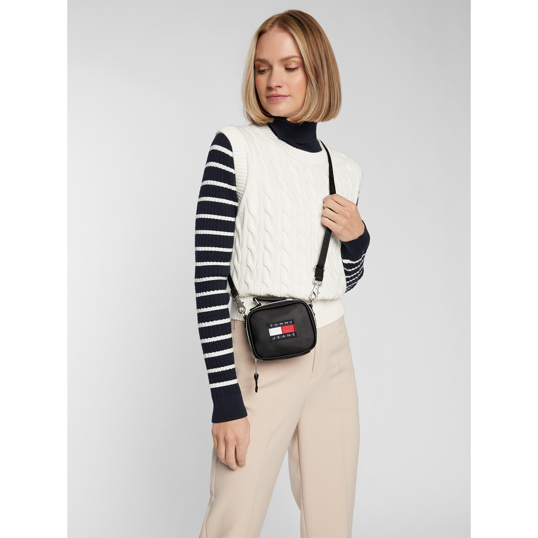 Tommy Jeans Ročna torba Tjw Heritage Nano AW0AW10899 Črna - Pepit.si