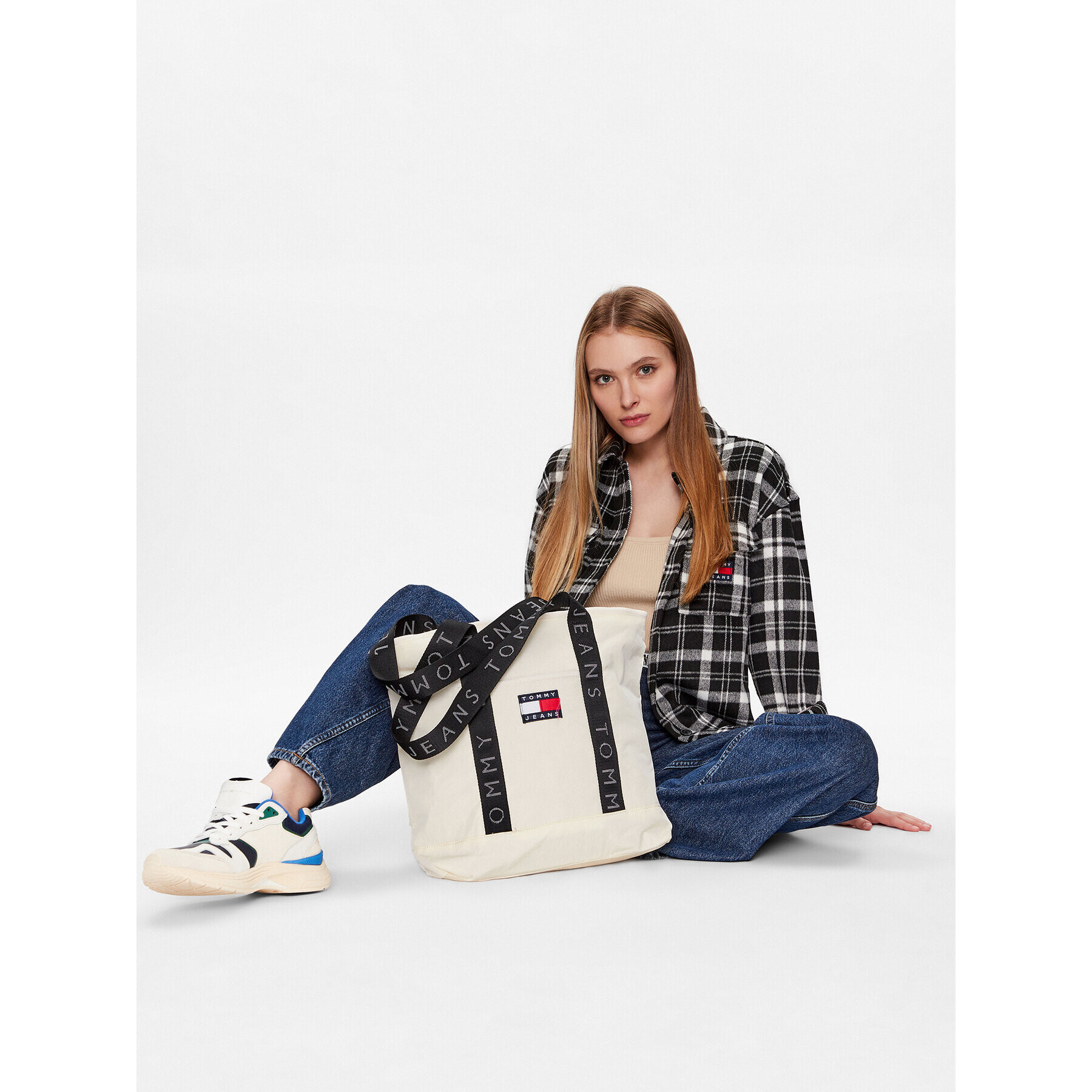 Tommy Jeans Ročna torba Tjw Heritage Tote AW0AW14114 Bela - Pepit.si