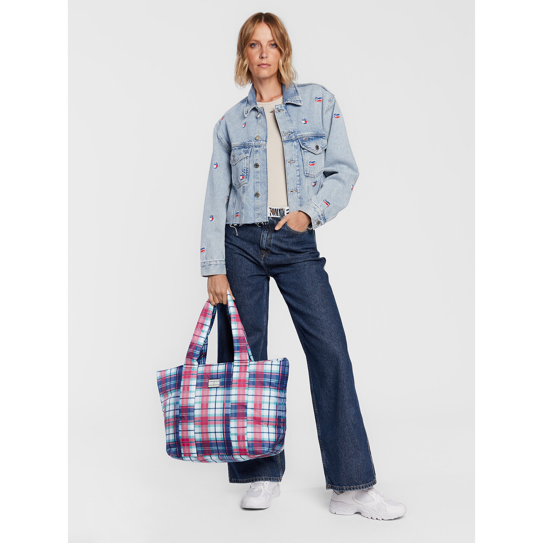 Tommy Jeans Ročna torba Tjw Hype Cons Travel Tote Tartan AW0AW14428 Modra - Pepit.si