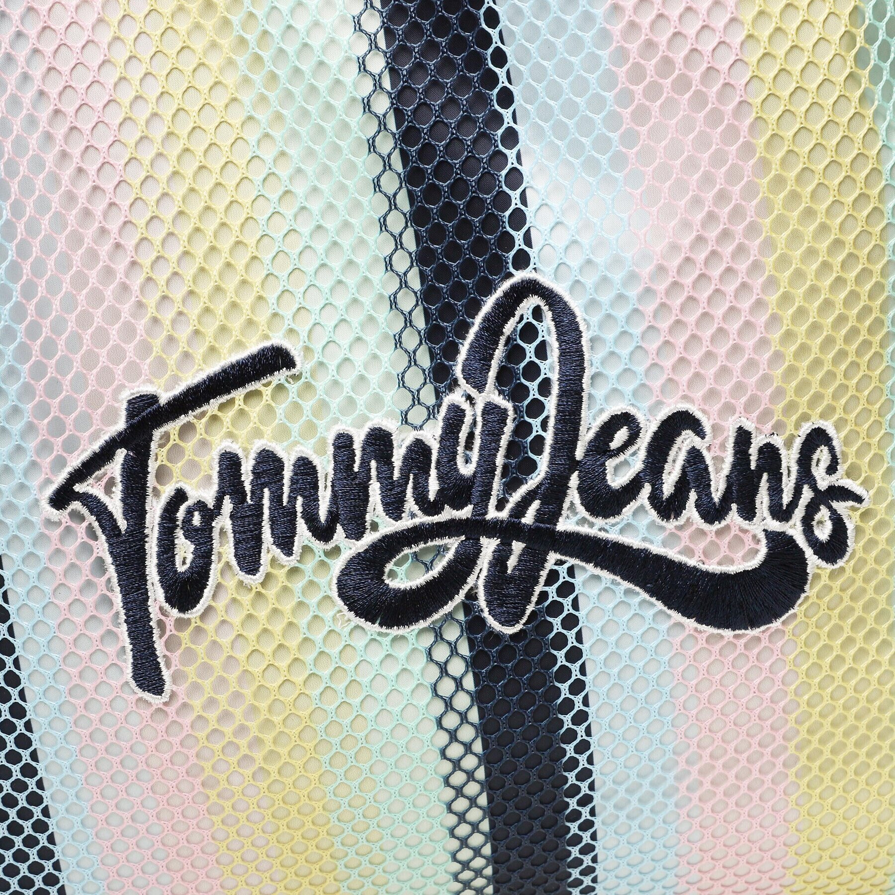 Tommy Jeans Ročna torba Tjw Spring Break Mesh Tote AW0AW14576 Pisana - Pepit.si