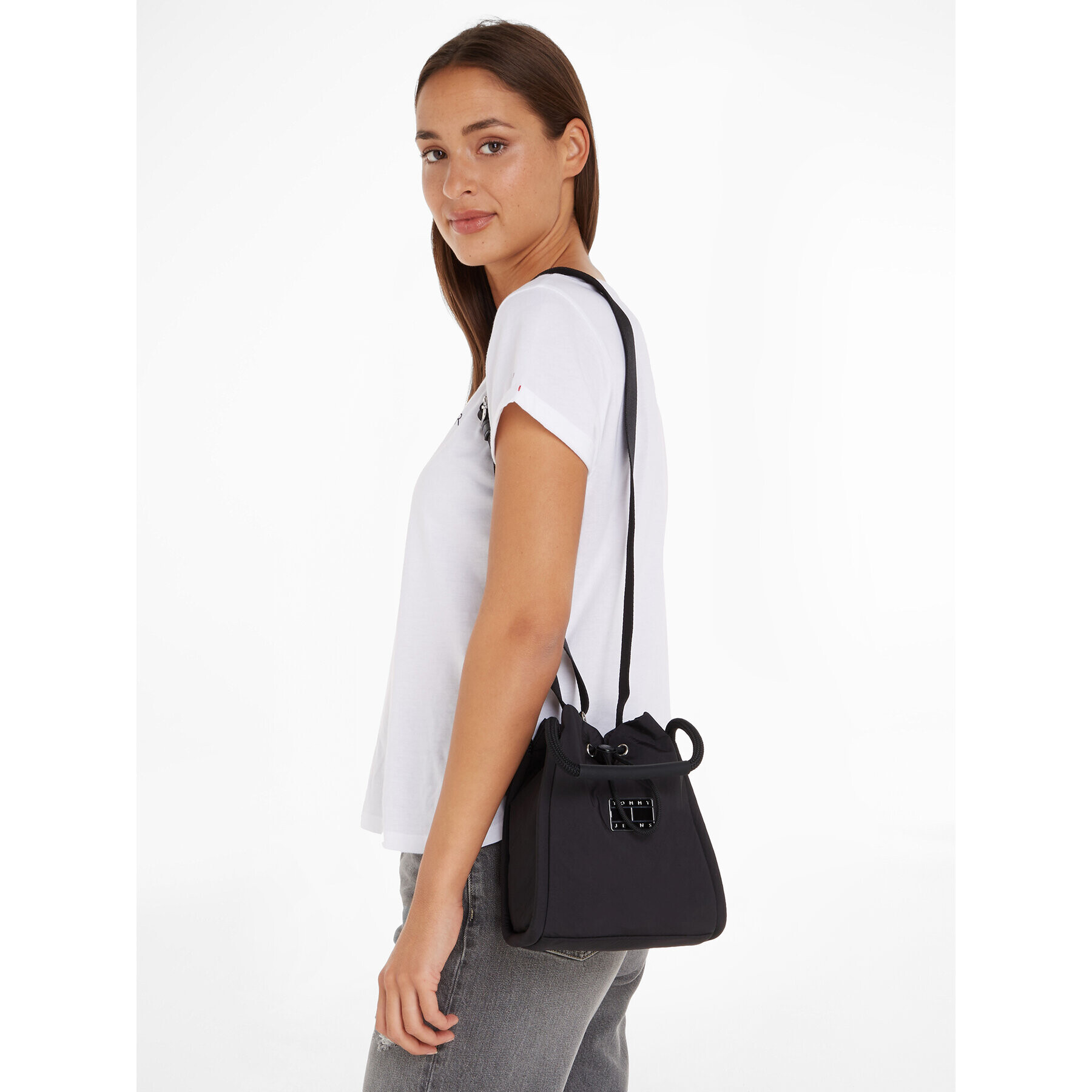 Tommy Jeans Ročna torba Tjw Summer Festival Bucket Bag AW0AW14963 Črna - Pepit.si