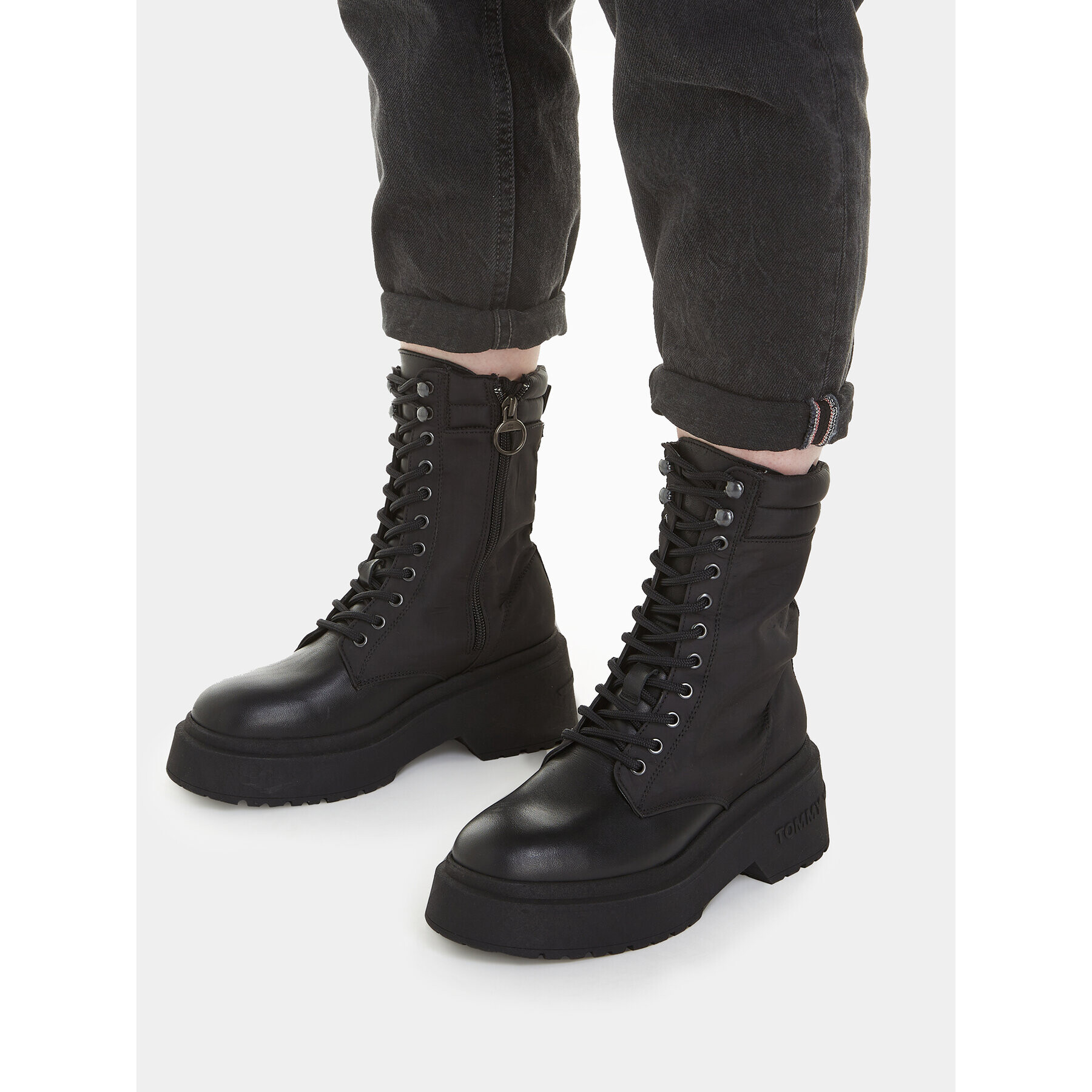 Tommy Jeans Škornji Tjw Lace Up Padded Boot EN0EN02405 Črna - Pepit.si