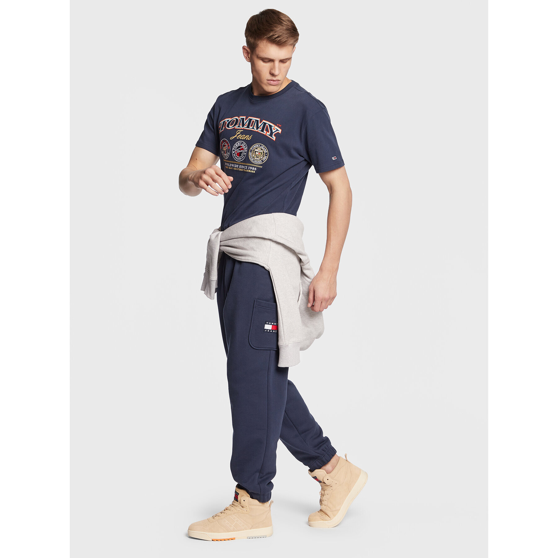 Tommy Jeans Spodnji del trenirke DM0DM15849 Mornarsko modra Regular Fit - Pepit.si