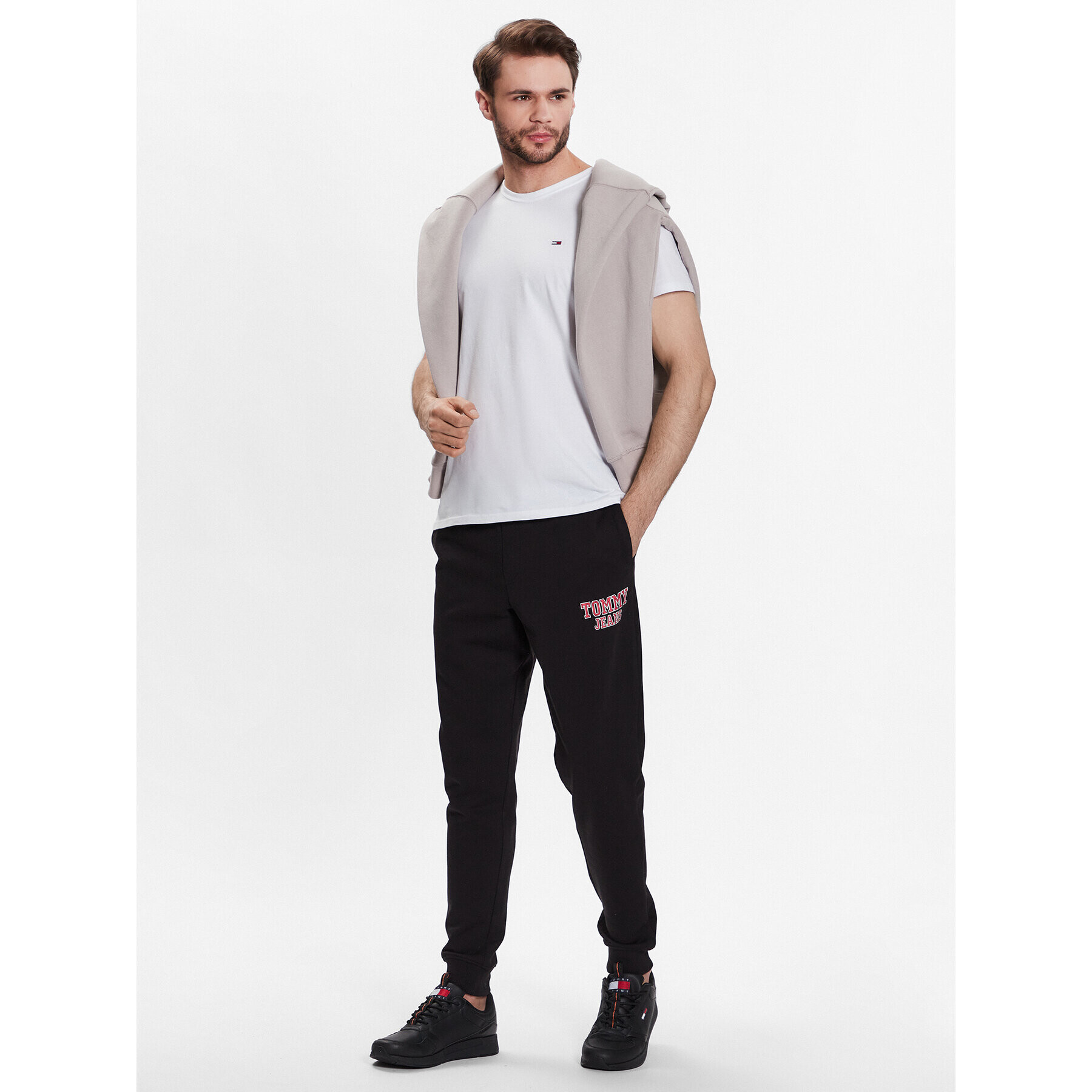 Tommy Jeans Spodnji del trenirke Graphic DM0DM16337 Črna Regular Fit - Pepit.si