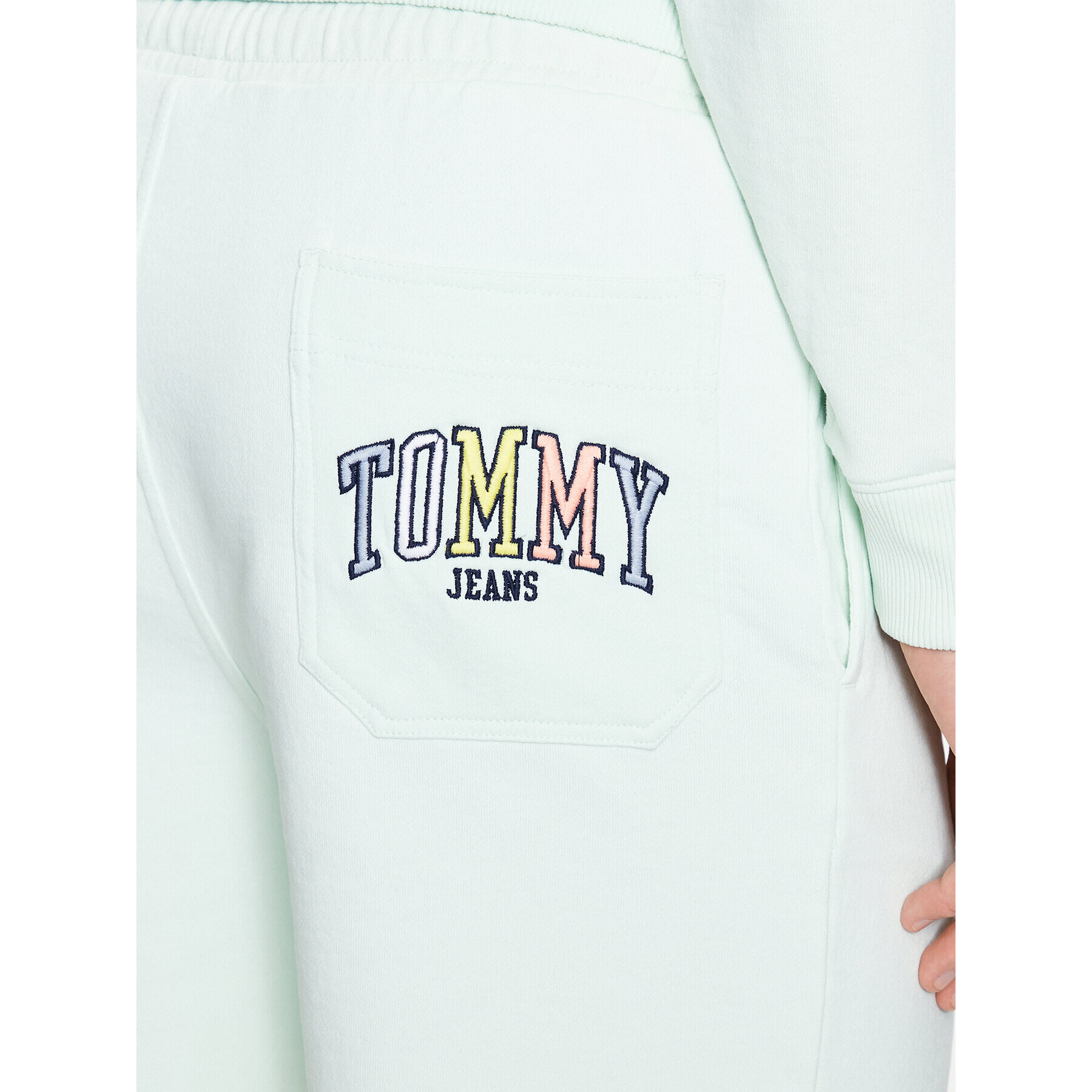 Tommy Jeans Športne kratke hlače College Pop Surfer DM0DM16331 Zelena Regular Fit - Pepit.si