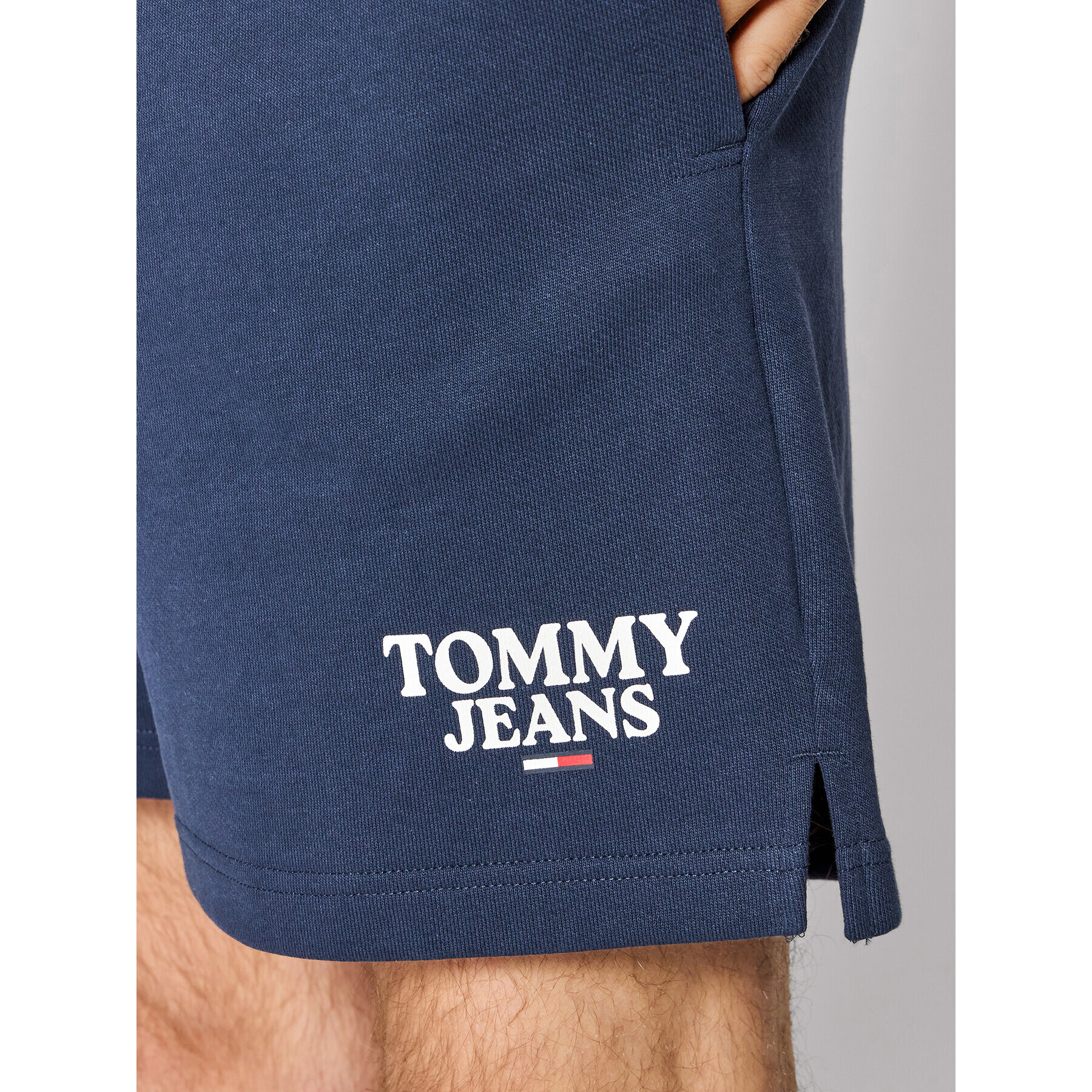 Tommy Jeans Športne kratke hlače Entry Graphic DM0DM13342 Mornarsko modra Regular Fit - Pepit.si