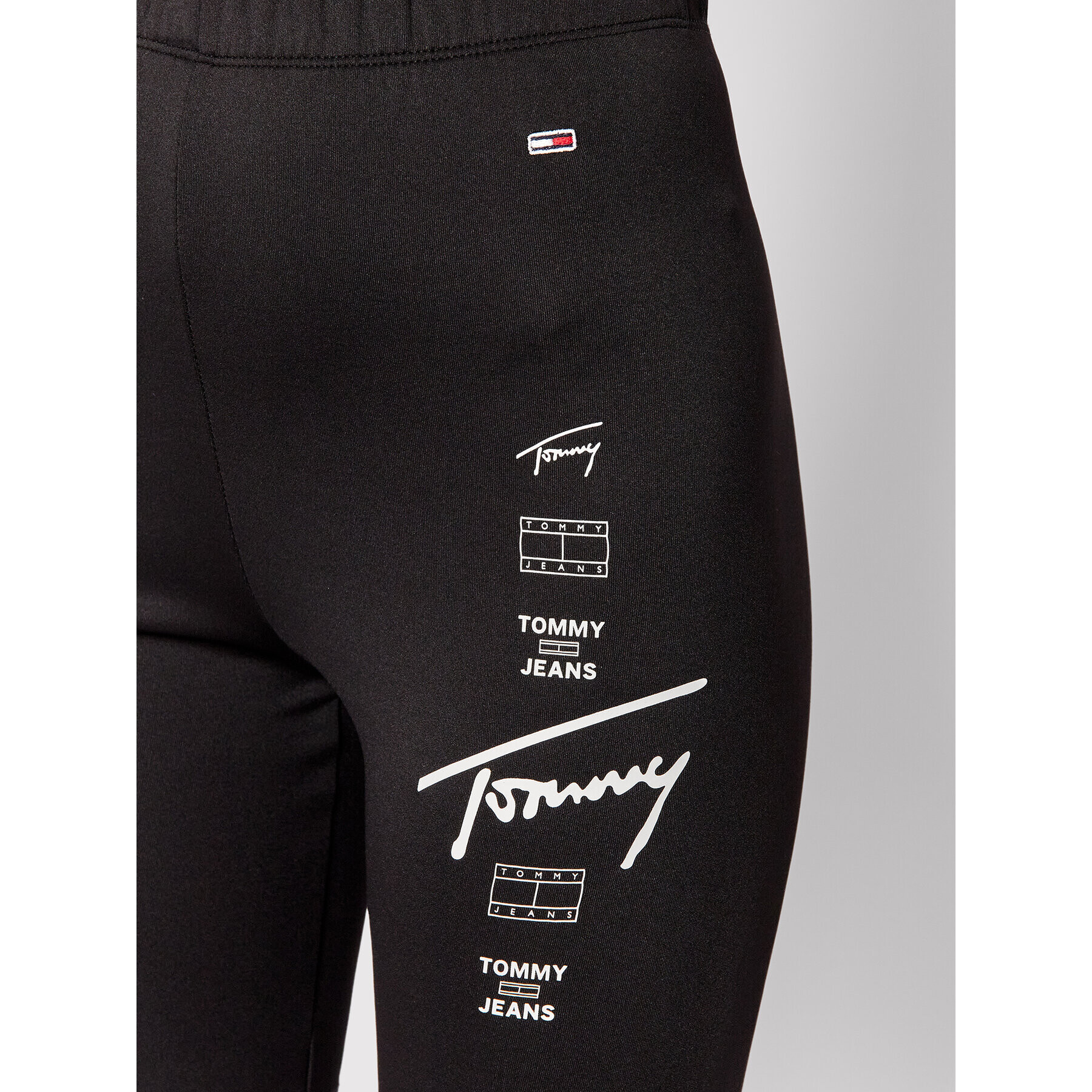 Tommy Jeans Športne kratke hlače Logo Repeat Cycle DW0DW12057 Črna Slim Fit - Pepit.si