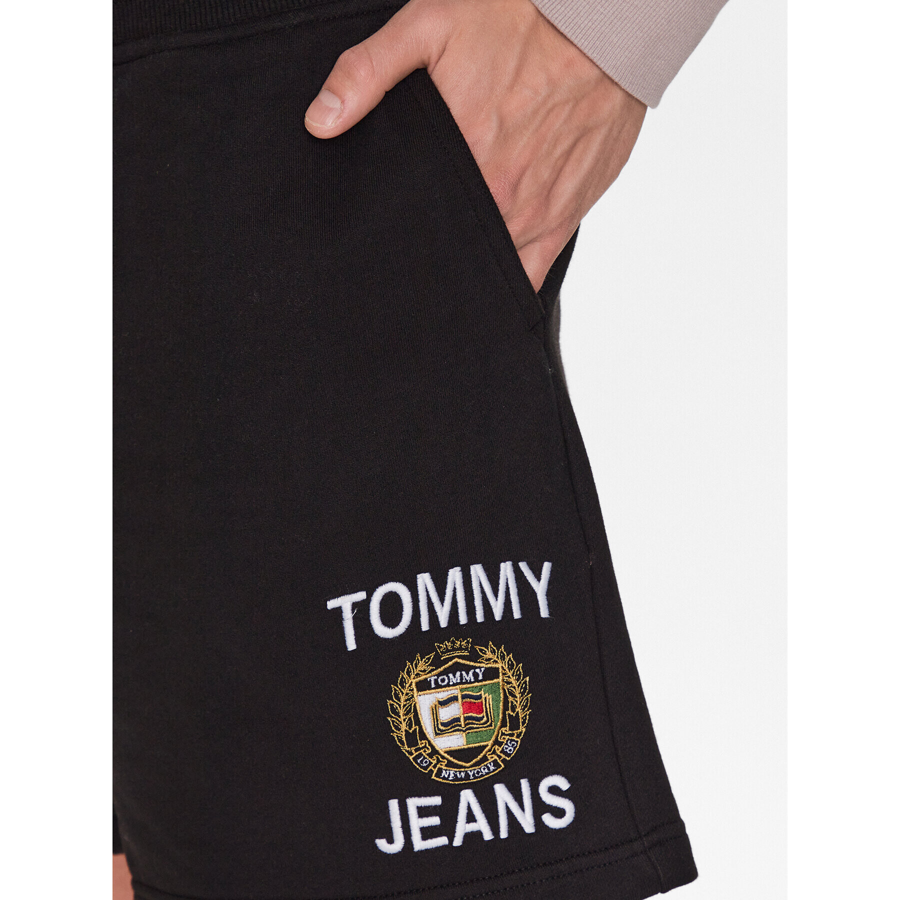 Tommy Jeans Športne kratke hlače Luxe DM0DM16424 Črna Regular Fit - Pepit.si