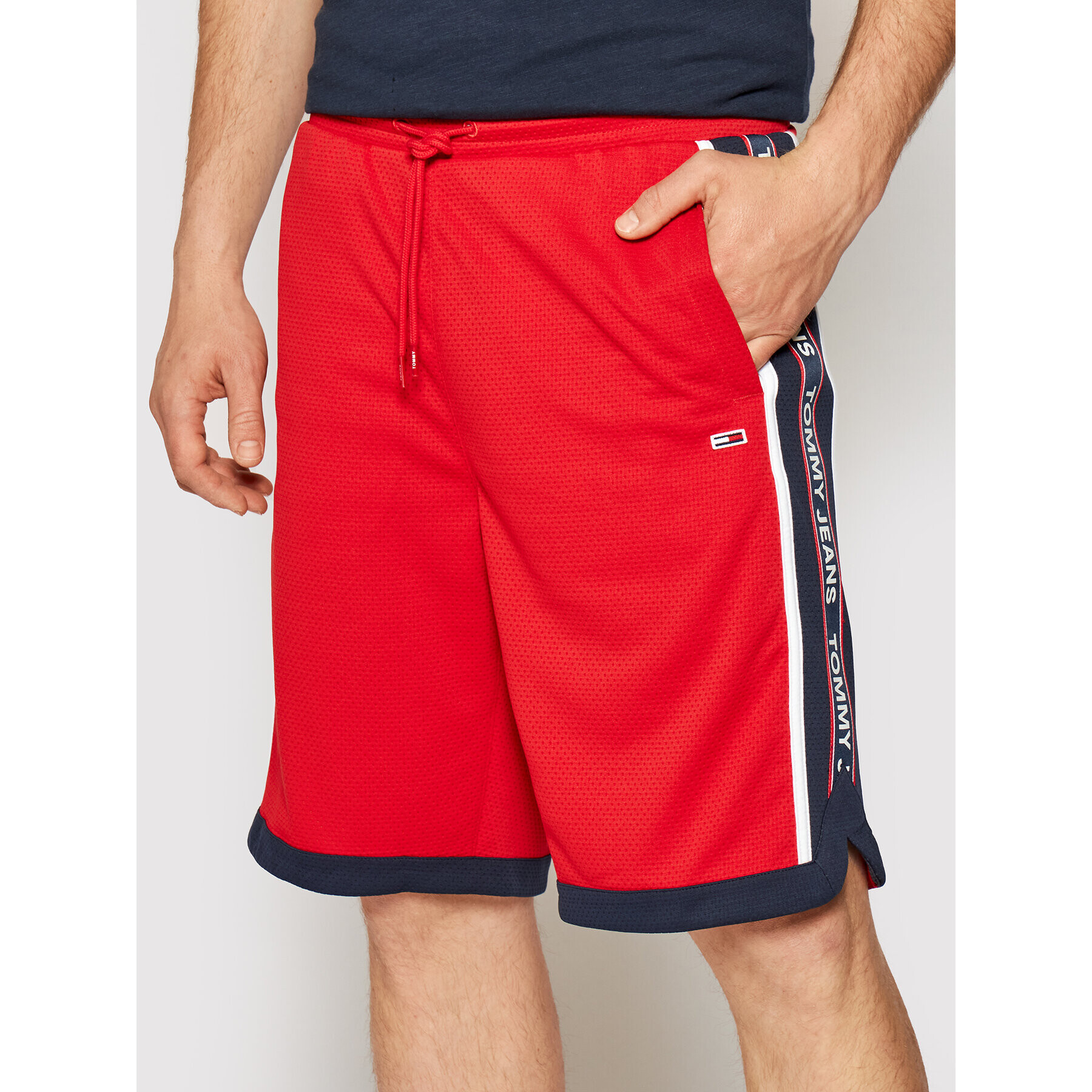 Tommy Jeans Športne kratke hlače Tjm Mesh Basketball DM0DM10601 Rdeča Relaxed Fit - Pepit.si