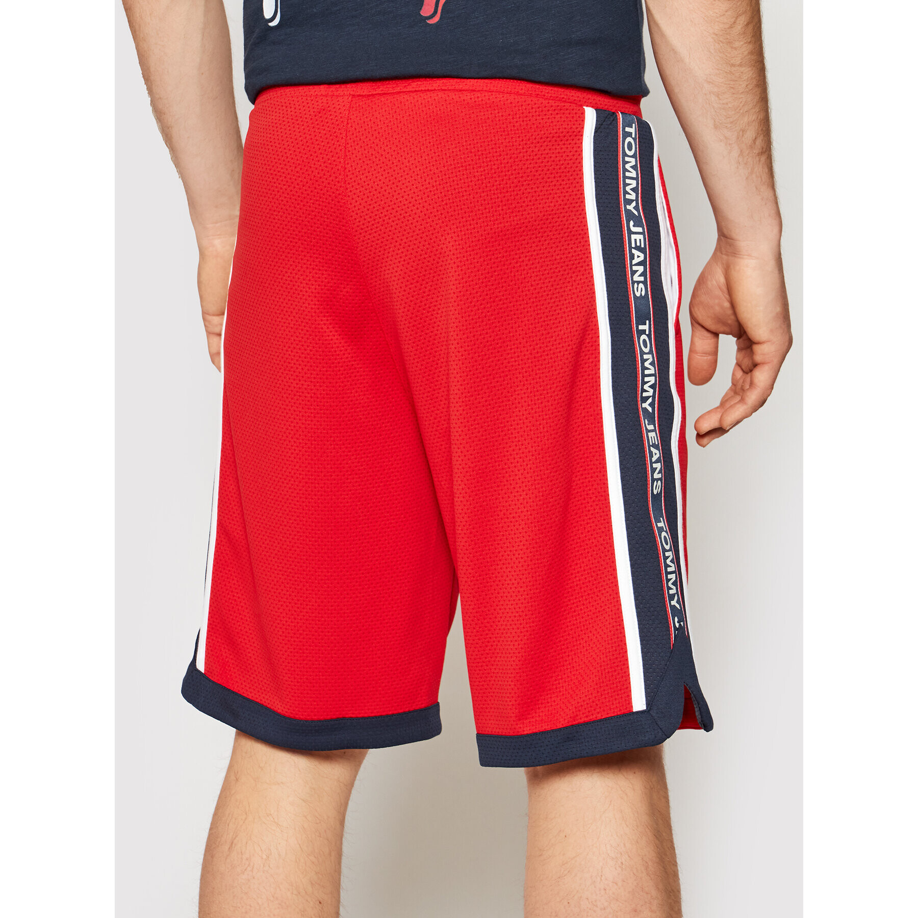 Tommy Jeans Športne kratke hlače Tjm Mesh Basketball DM0DM10601 Rdeča Relaxed Fit - Pepit.si