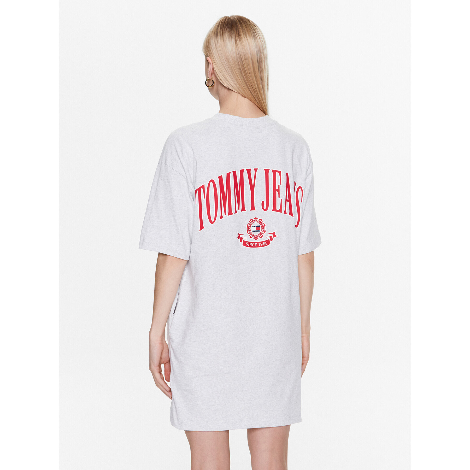 Tommy Jeans Vsakodnevna obleka Tjw Ova Varisity Prep Tee Dress DW0DW15570 Siva Relaxed Fit - Pepit.si