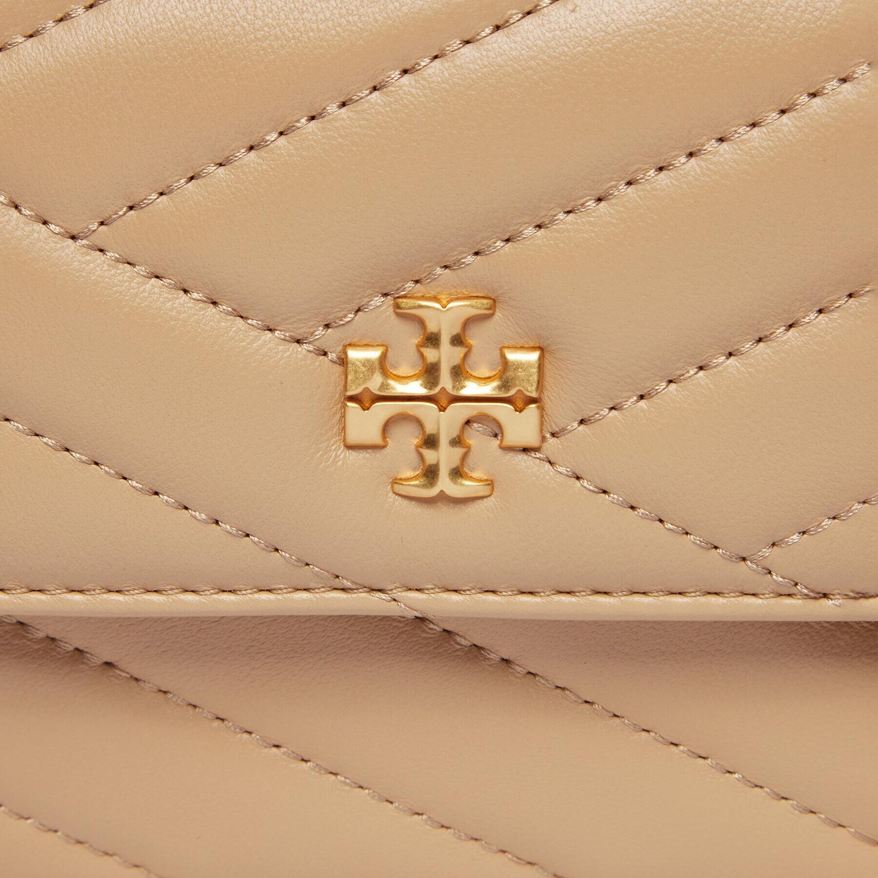 Tory Burch Ročna torba Kira Chevron Mini Top Handle Chain Wallet 152356 Bež - Pepit.si