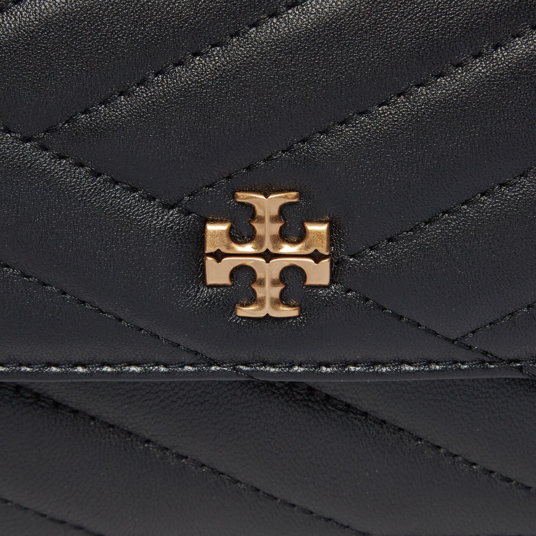 Tory Burch Ročna torba Kira Chevron Mini Top Handle Chain Wallet 152356 Črna - Pepit.si