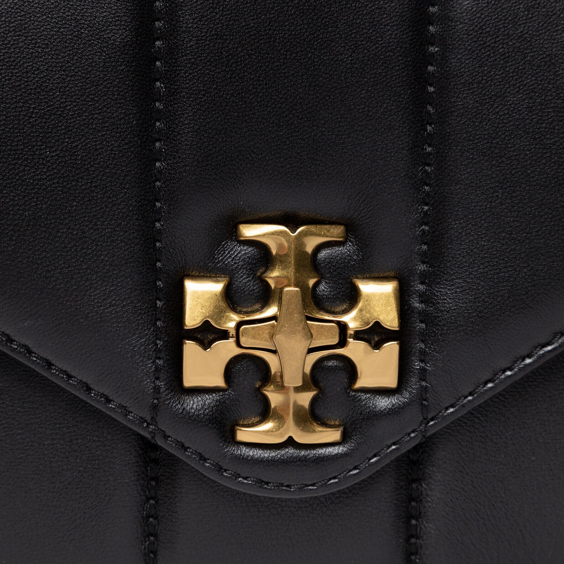 Tory Burch Ročna torba Kira Small Top 83943 Črna - Pepit.si