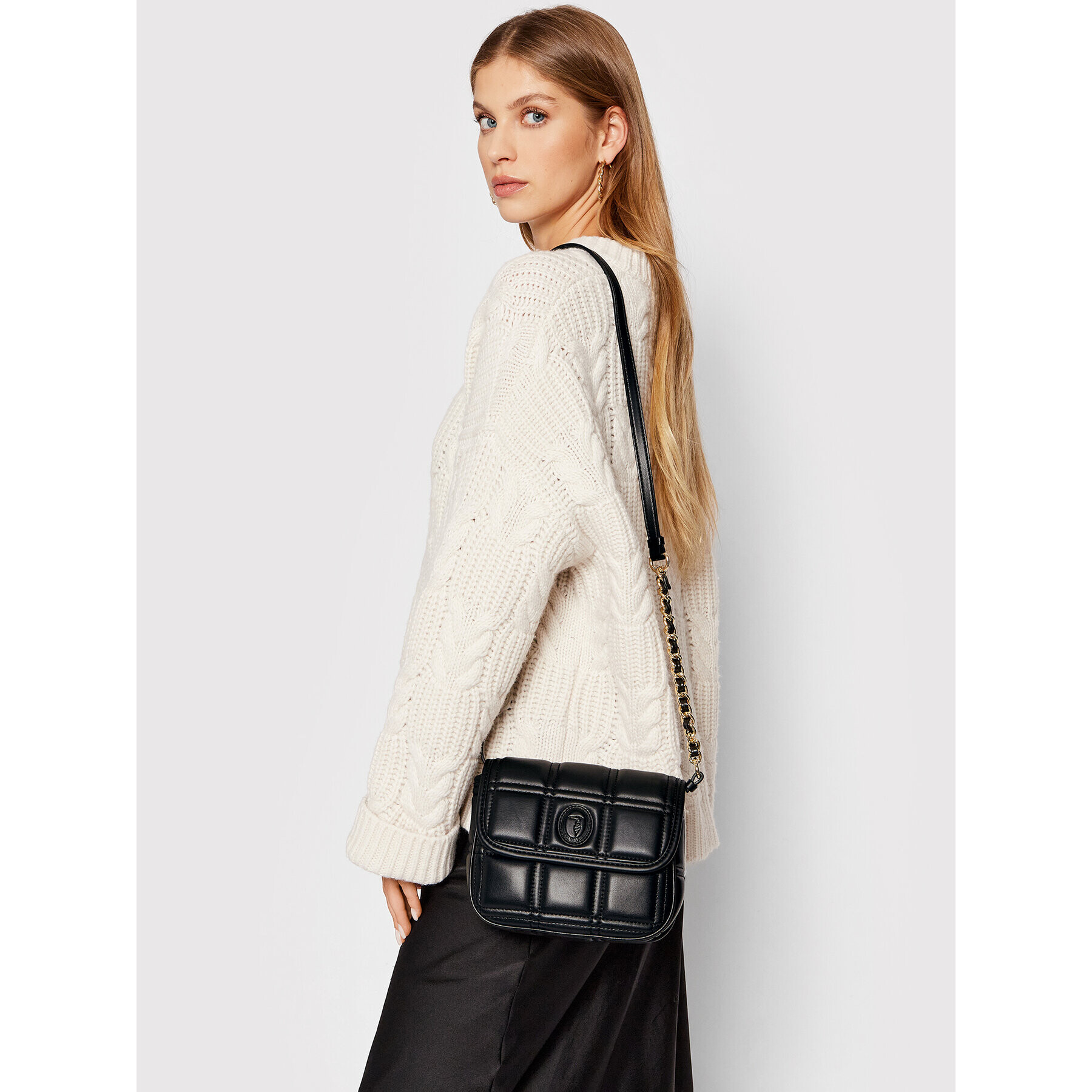 Trussardi Ročna torba Alyssa Shoulder 75B01241 Črna - Pepit.si