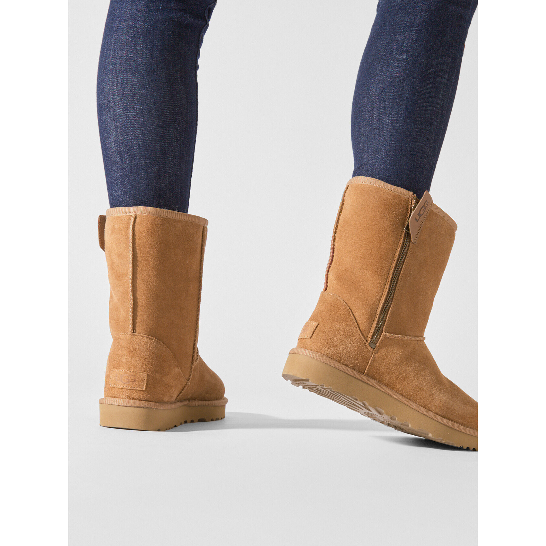 Ugg Čevlji W Classic Short Bailey Zip 1144043 Rjava - Pepit.si