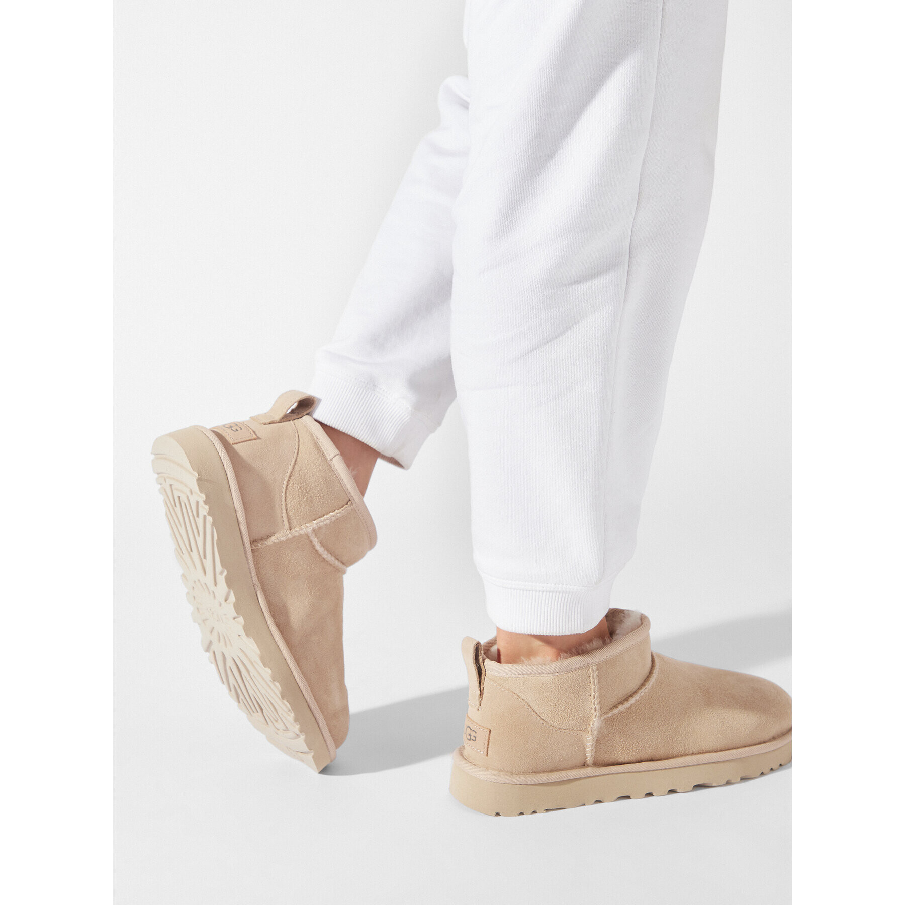 Ugg Čevlji W Classic Ultra Mini 1116109 Bež - Pepit.si