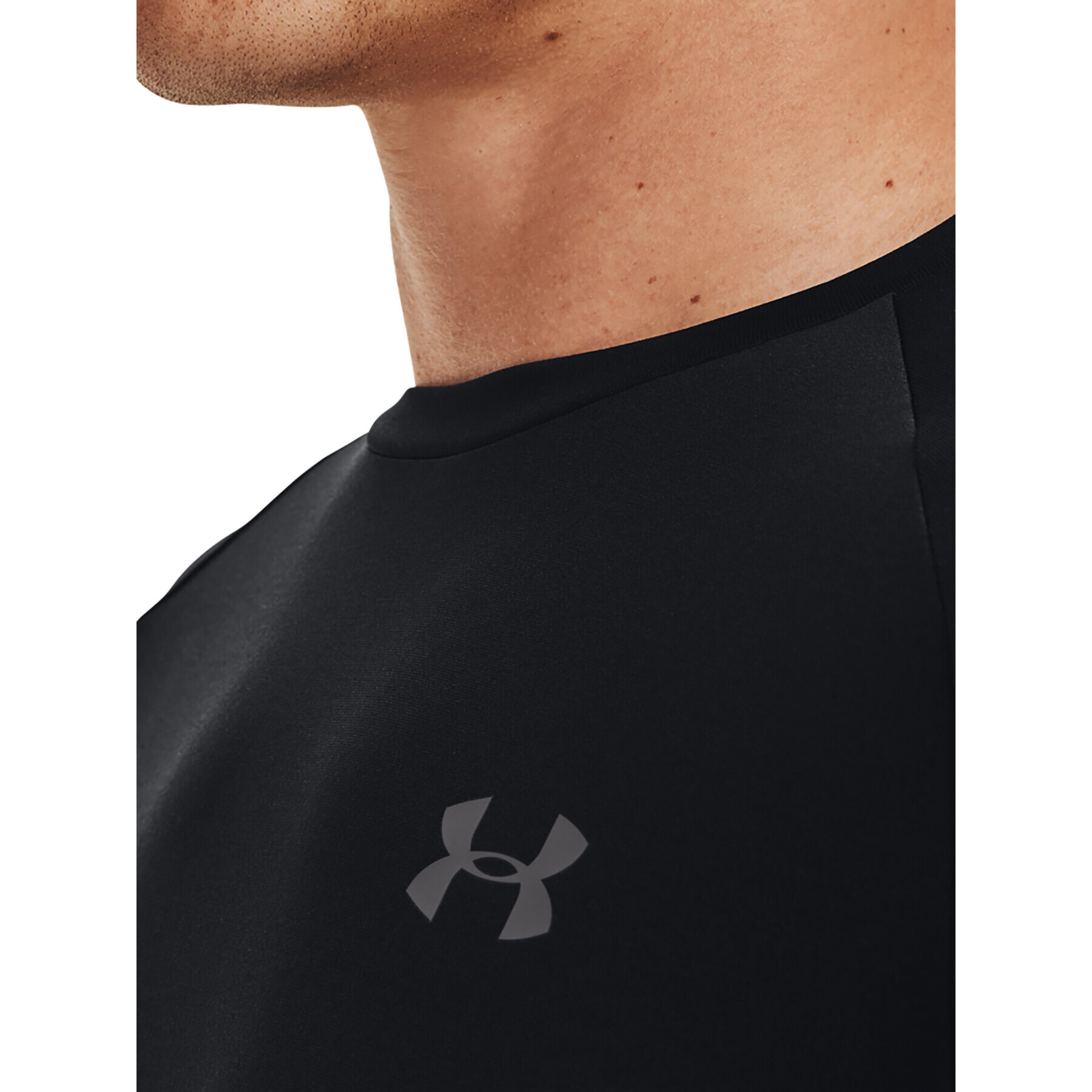 Under Armour Majica 1326413 Črna Regular Fit - Pepit.si