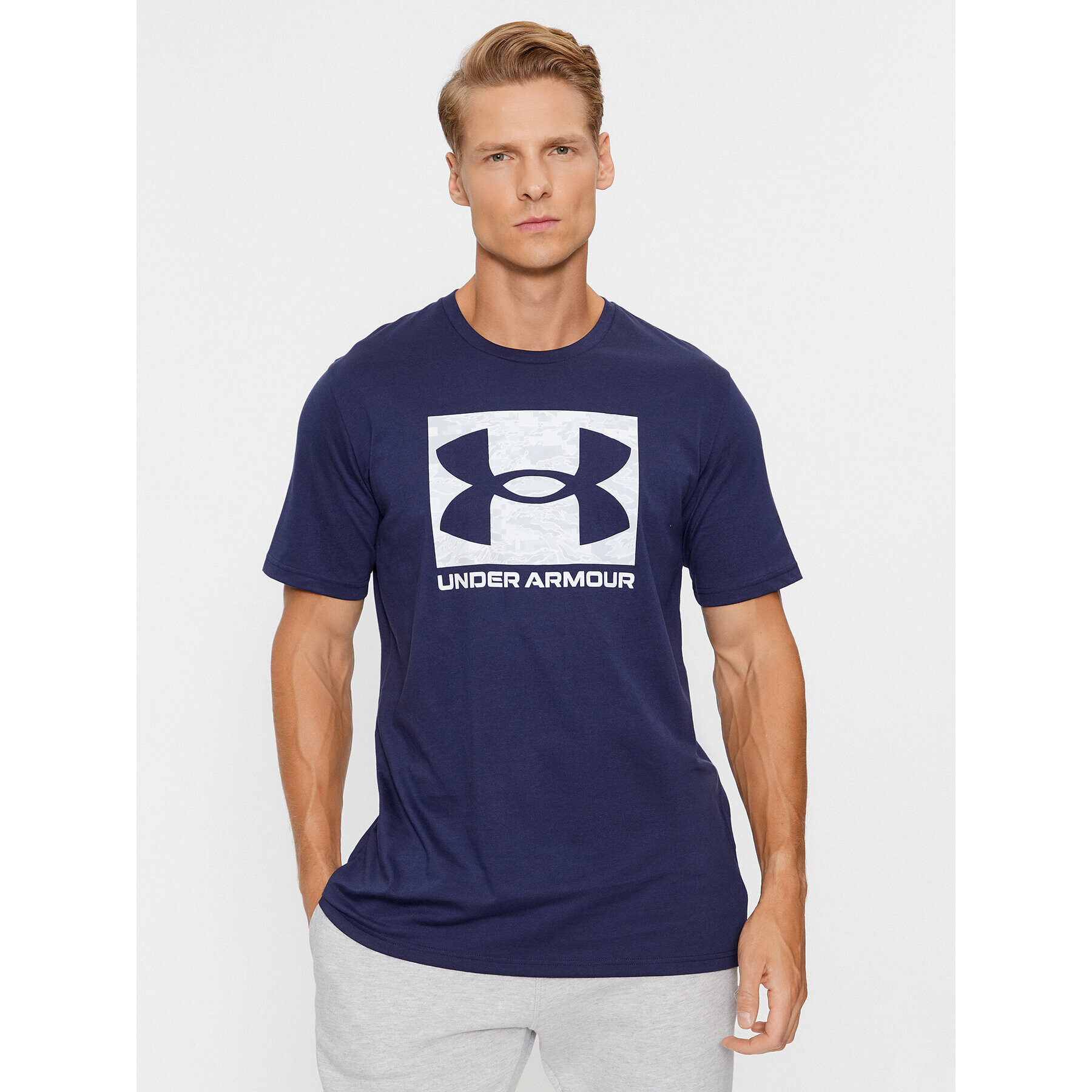 Under Armour Majica Ua Abc Camo Boxed Logo Ss 1361673 Mornarsko modra Loose Fit - Pepit.si