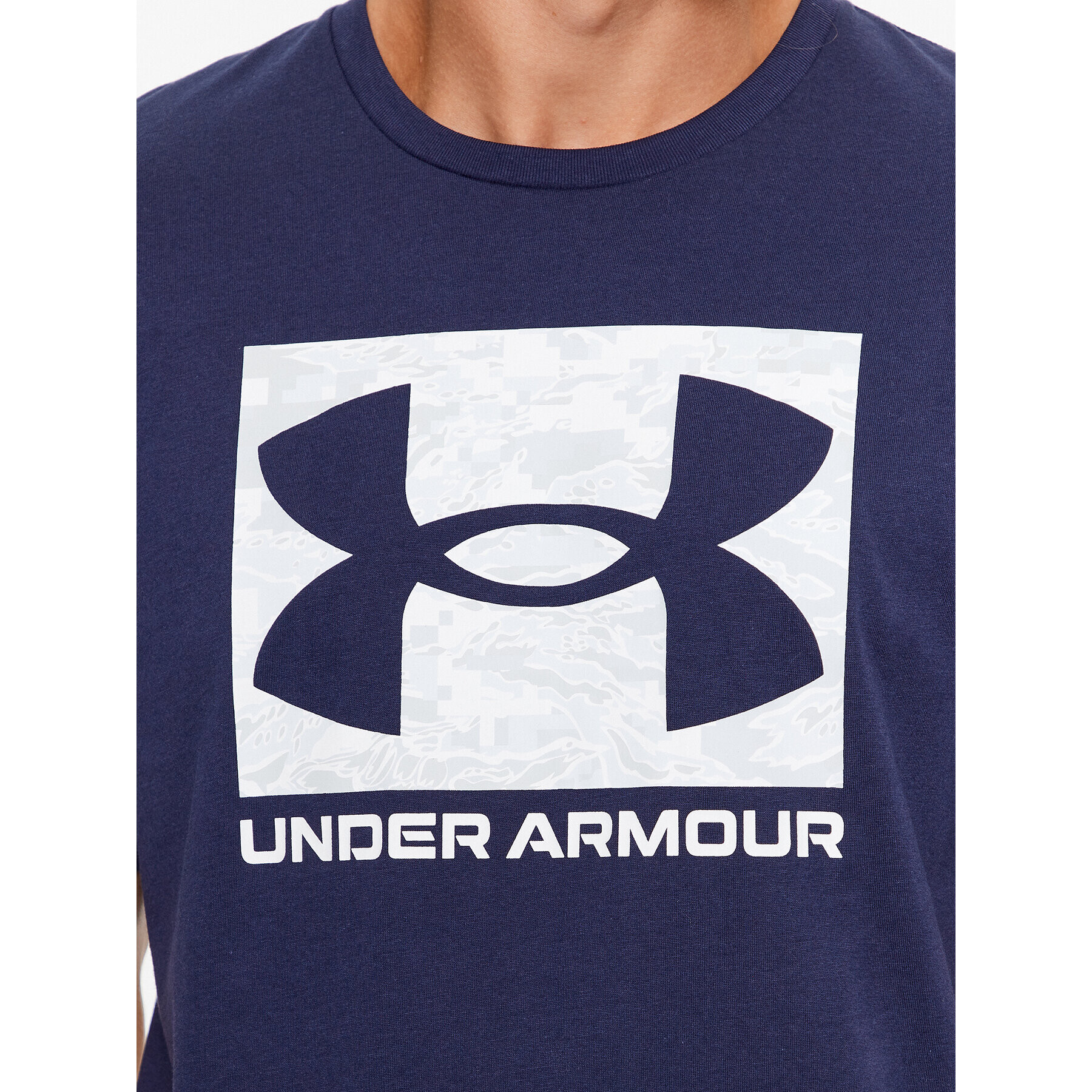 Under Armour Majica Ua Abc Camo Boxed Logo Ss 1361673 Mornarsko modra Loose Fit - Pepit.si