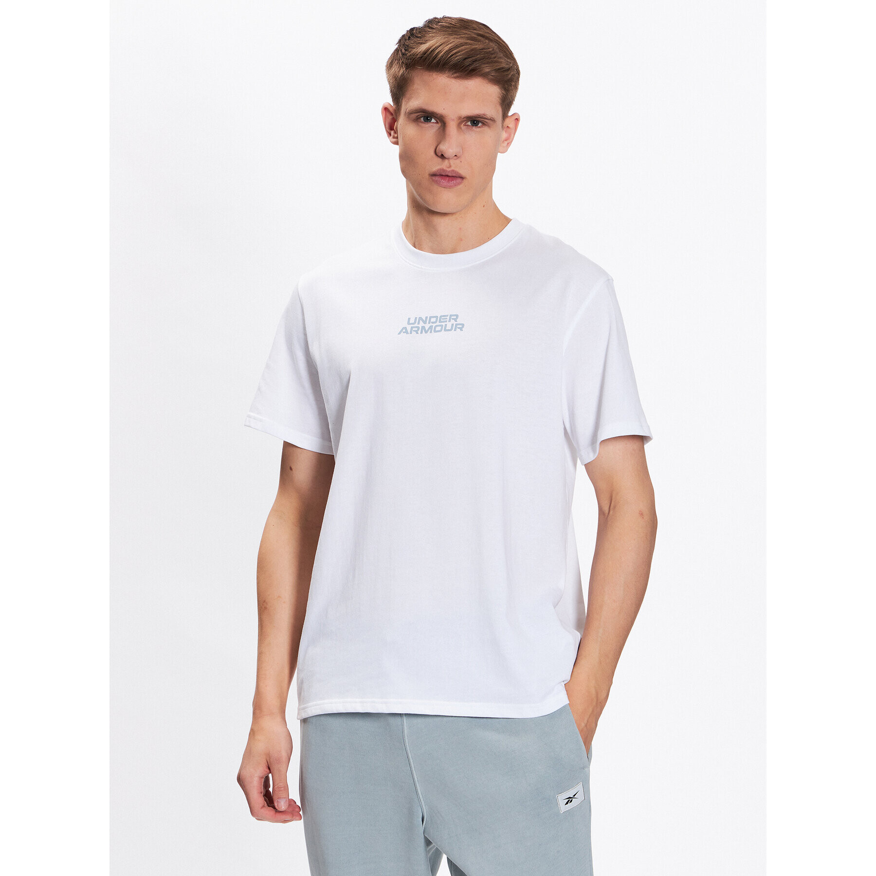 Under Armour Majica UA OUTLINE HEAVYWEIGHT SS 1379109 Bela Regular Fit - Pepit.si